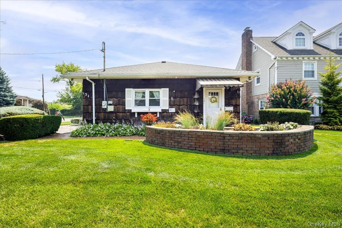 131 Oceanview Road, Hempstead, NY, 3 Bedrooms Bedrooms, 11 Rooms Rooms,2 BathroomsBathrooms,Residential,For Rent,Oceanview,0,1027430 131 Oceanview Road, Hempstead, NY, 3 Bedrooms Bedrooms, 11 Rooms Rooms,2 BathroomsBathrooms,Residential,For Rent,Oceanview,0,1027430