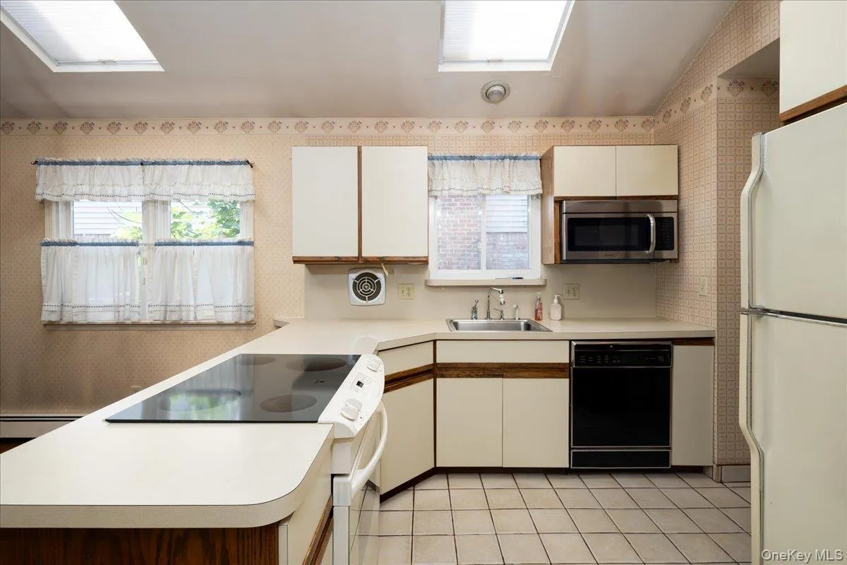 131 Oceanview Road, Hempstead, NY, 3 Bedrooms Bedrooms, 11 Rooms Rooms,2 BathroomsBathrooms,Residential,For Rent,Oceanview,0,1027430 131 Oceanview Road, Hempstead, NY, 3 Bedrooms Bedrooms, 11 Rooms Rooms,2 BathroomsBathrooms,Residential,For Rent,Oceanview,0,1027430