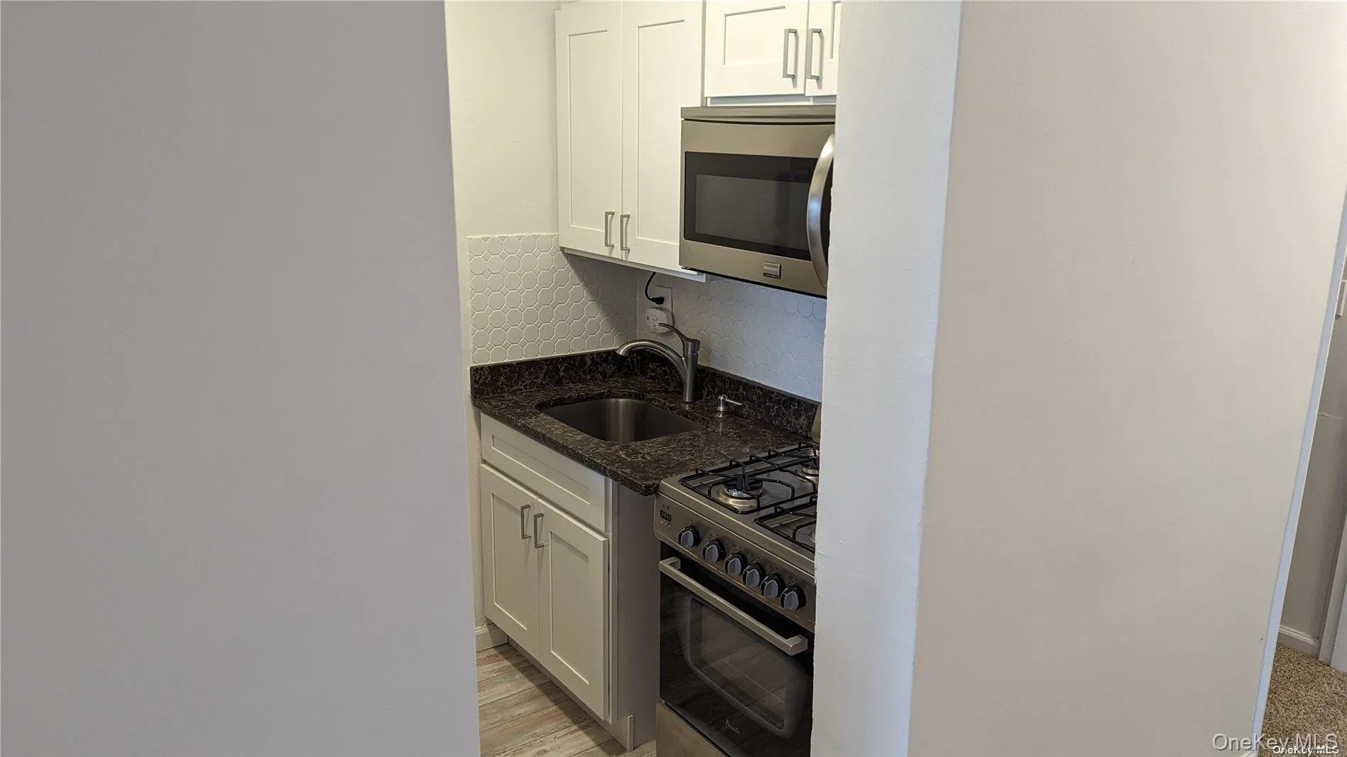 1 East Broadway, Long Beach, NY, 1 Room Rooms,1 BathroomBathrooms,Residential Lease,For Rent,East Broadway,0,1027439 1 East Broadway, Long Beach, NY, 1 Room Rooms,1 BathroomBathrooms,Residential Lease,For Rent,East Broadway,0,1027439