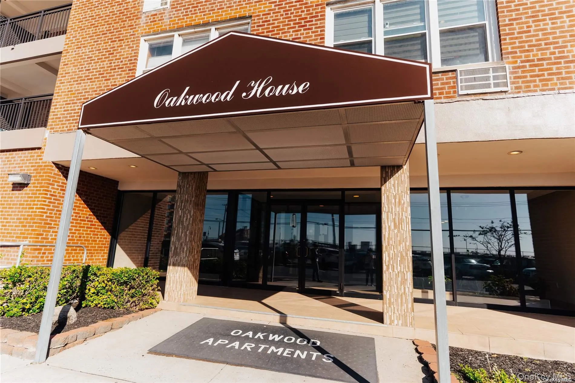 1 East Broadway, Long Beach, NY, 1 Room Rooms,1 BathroomBathrooms,Residential Lease,For Rent,East Broadway,0,1027439 1 East Broadway, Long Beach, NY, 1 Room Rooms,1 BathroomBathrooms,Residential Lease,For Rent,East Broadway,0,1027439