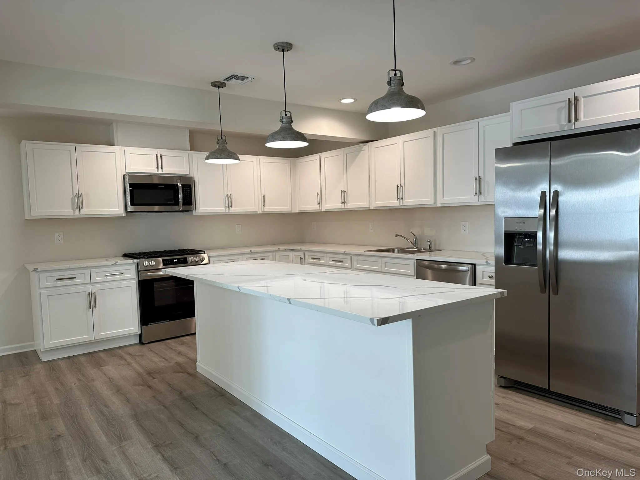 125 Main Street, Smithtown, NY, 7 Bedrooms Bedrooms, 11 Rooms Rooms,5 BathroomsBathrooms,Residential,For Rent,Main,0,1027445 125 Main Street, Smithtown, NY, 7 Bedrooms Bedrooms, 11 Rooms Rooms,5 BathroomsBathrooms,Residential,For Rent,Main,0,1027445