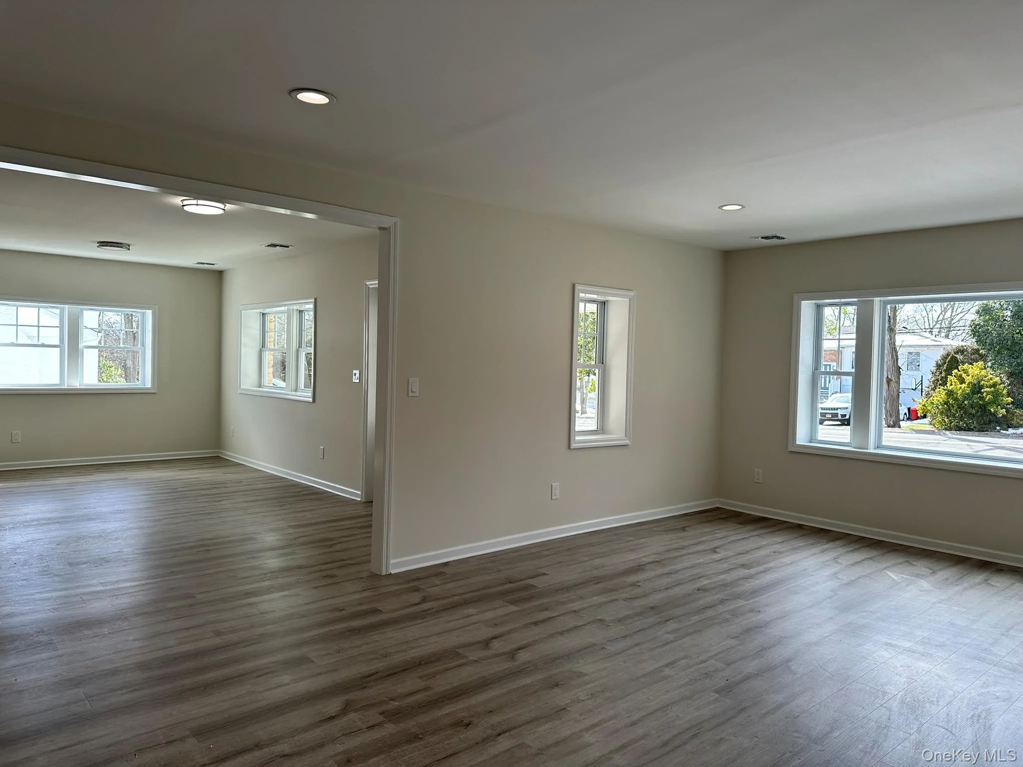 125 Main Street, Smithtown, NY, 7 Bedrooms Bedrooms, 11 Rooms Rooms,5 BathroomsBathrooms,Residential,For Rent,Main,0,1027445 125 Main Street, Smithtown, NY, 7 Bedrooms Bedrooms, 11 Rooms Rooms,5 BathroomsBathrooms,Residential,For Rent,Main,0,1027445