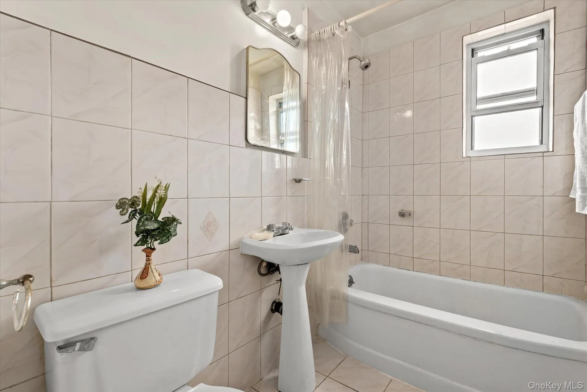 138-29 68th Drive, New York, NY, 1 Bedroom Bedrooms, 3 Rooms Rooms,1 BathroomBathrooms,Residential,For Rent,68th,0,1027455 138-29 68th Drive, New York, NY, 1 Bedroom Bedrooms, 3 Rooms Rooms,1 BathroomBathrooms,Residential,For Rent,68th,0,1027455