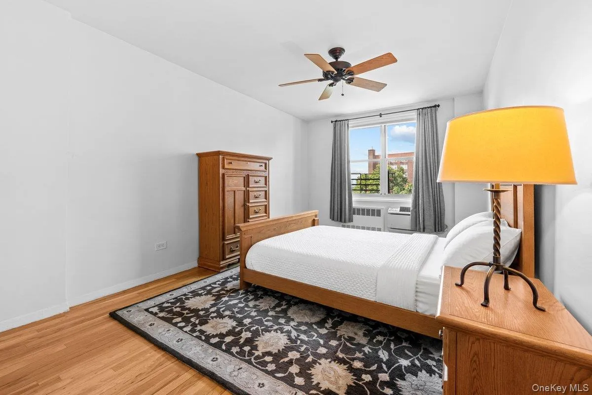 Bedroom with ceiling fan, virtual bedding Bedroom with ceiling fan, virtual bedding