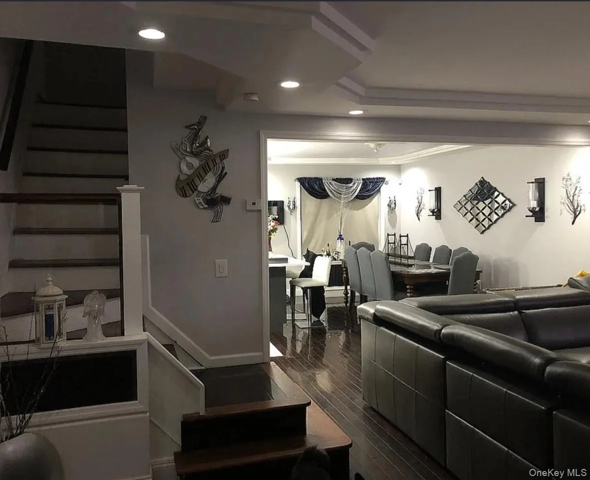 177-41 Leslie Road, New York, NY, 3 Bedrooms Bedrooms, 5 Rooms Rooms,3 BathroomsBathrooms,Residential,For Rent,Leslie,0,1027473 177-41 Leslie Road, New York, NY, 3 Bedrooms Bedrooms, 5 Rooms Rooms,3 BathroomsBathrooms,Residential,For Rent,Leslie,0,1027473