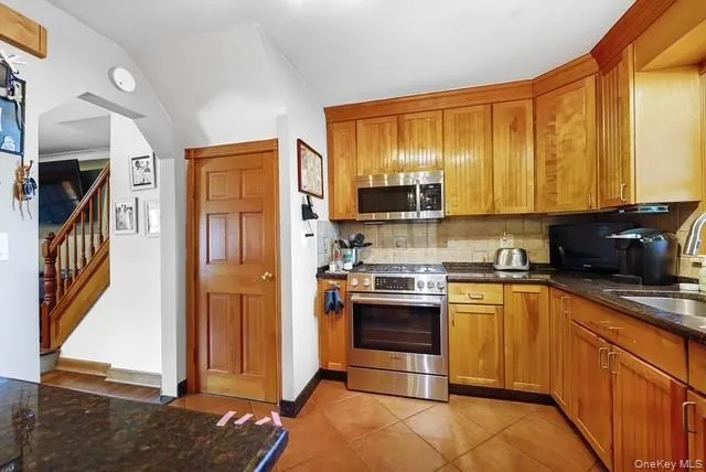 151-46 10th Avenue, New York, NY, 3 Bedrooms Bedrooms, 8 Rooms Rooms,2 BathroomsBathrooms,Residential,For Rent,10th,0,1027483 151-46 10th Avenue, New York, NY, 3 Bedrooms Bedrooms, 8 Rooms Rooms,2 BathroomsBathrooms,Residential,For Rent,10th,0,1027483