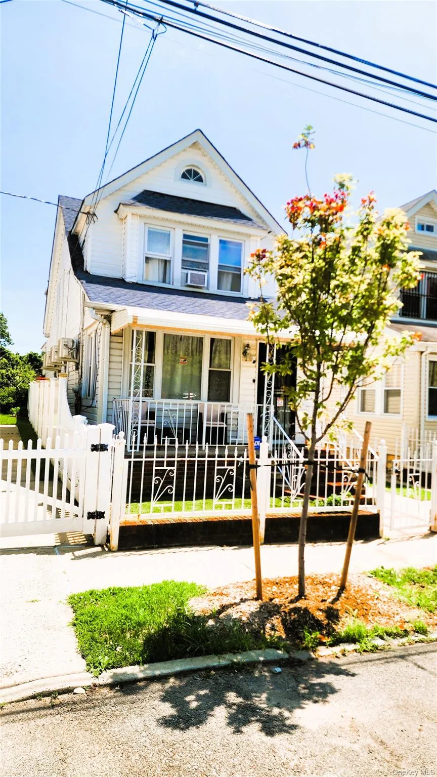 188-62 120th Road, New York, NY, 4 Bedrooms Bedrooms, 7 Rooms Rooms,2 BathroomsBathrooms,Residential,For Rent,120th,0,1027491 188-62 120th Road, New York, NY, 4 Bedrooms Bedrooms, 7 Rooms Rooms,2 BathroomsBathrooms,Residential,For Rent,120th,0,1027491
