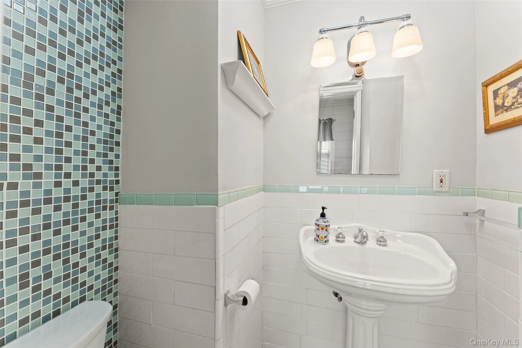 Main level Powder Room. Main level Powder Room.