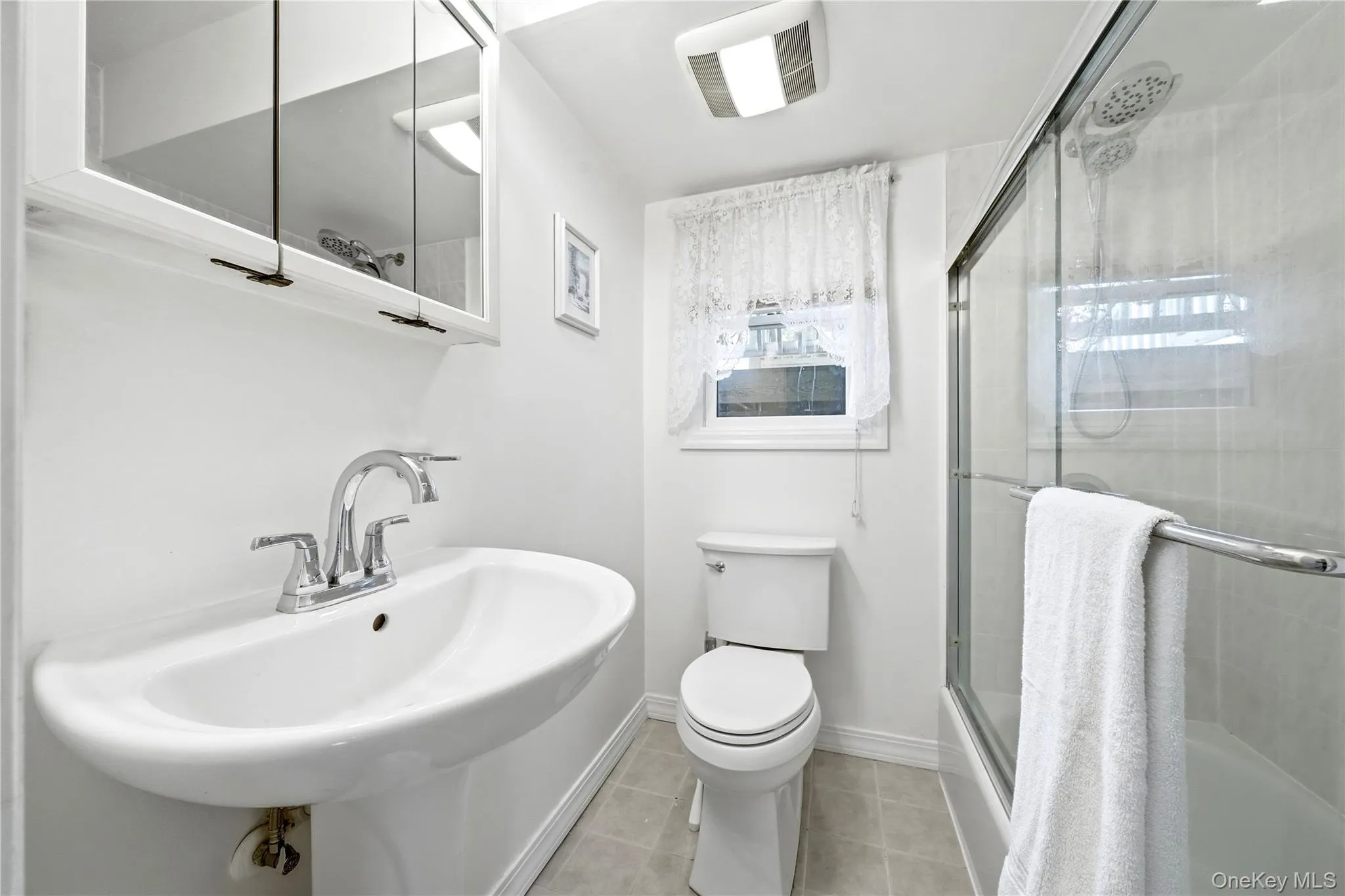 4 Flint Road, Babylon, NY, 3 Bedrooms Bedrooms, 6 Rooms Rooms,2 BathroomsBathrooms,Residential,For Rent,Flint,0,1027505 4 Flint Road, Babylon, NY, 3 Bedrooms Bedrooms, 6 Rooms Rooms,2 BathroomsBathrooms,Residential,For Rent,Flint,0,1027505