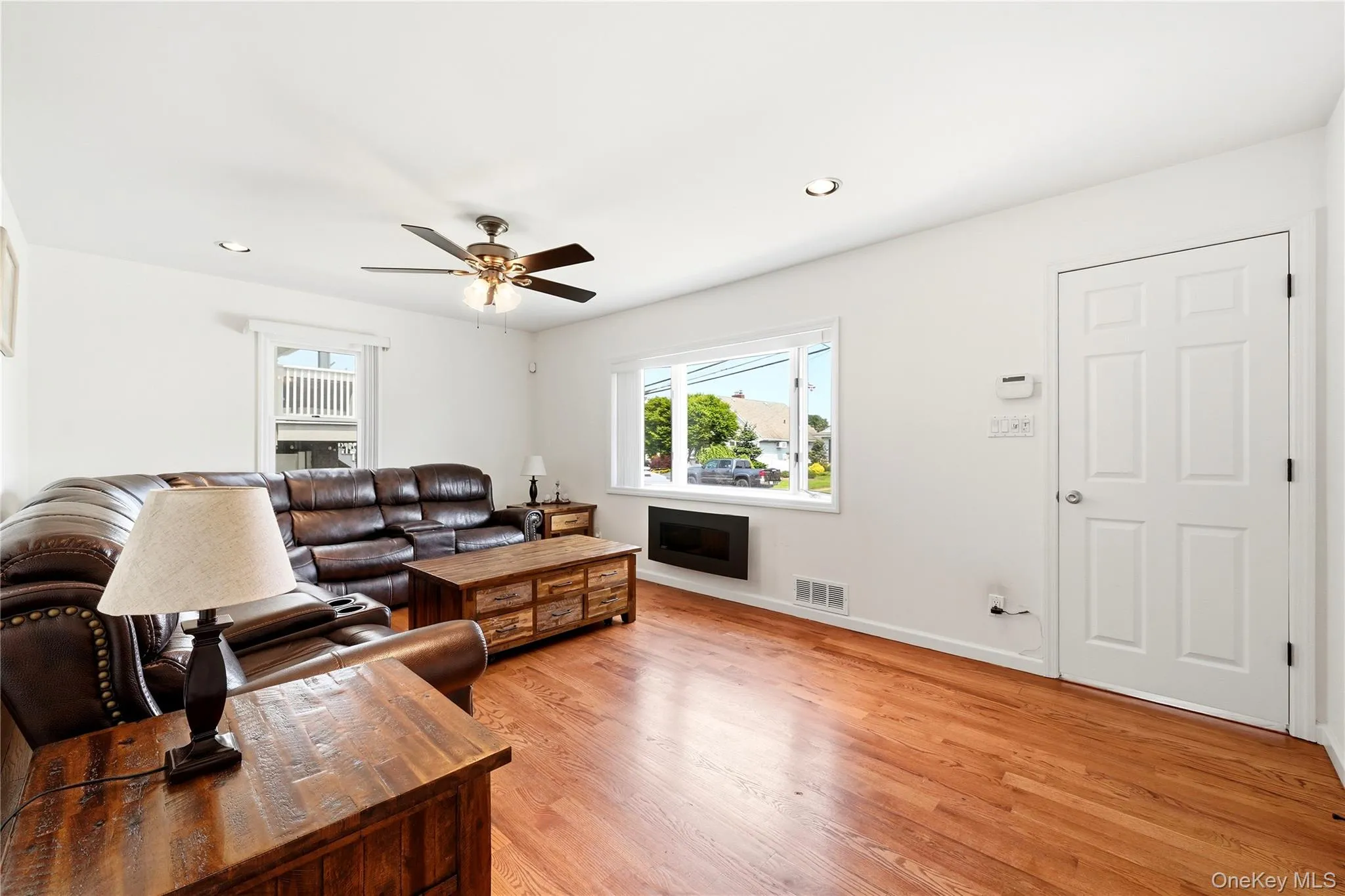 4 Flint Road, Babylon, NY, 3 Bedrooms Bedrooms, 6 Rooms Rooms,2 BathroomsBathrooms,Residential,For Rent,Flint,0,1027505 4 Flint Road, Babylon, NY, 3 Bedrooms Bedrooms, 6 Rooms Rooms,2 BathroomsBathrooms,Residential,For Rent,Flint,0,1027505
