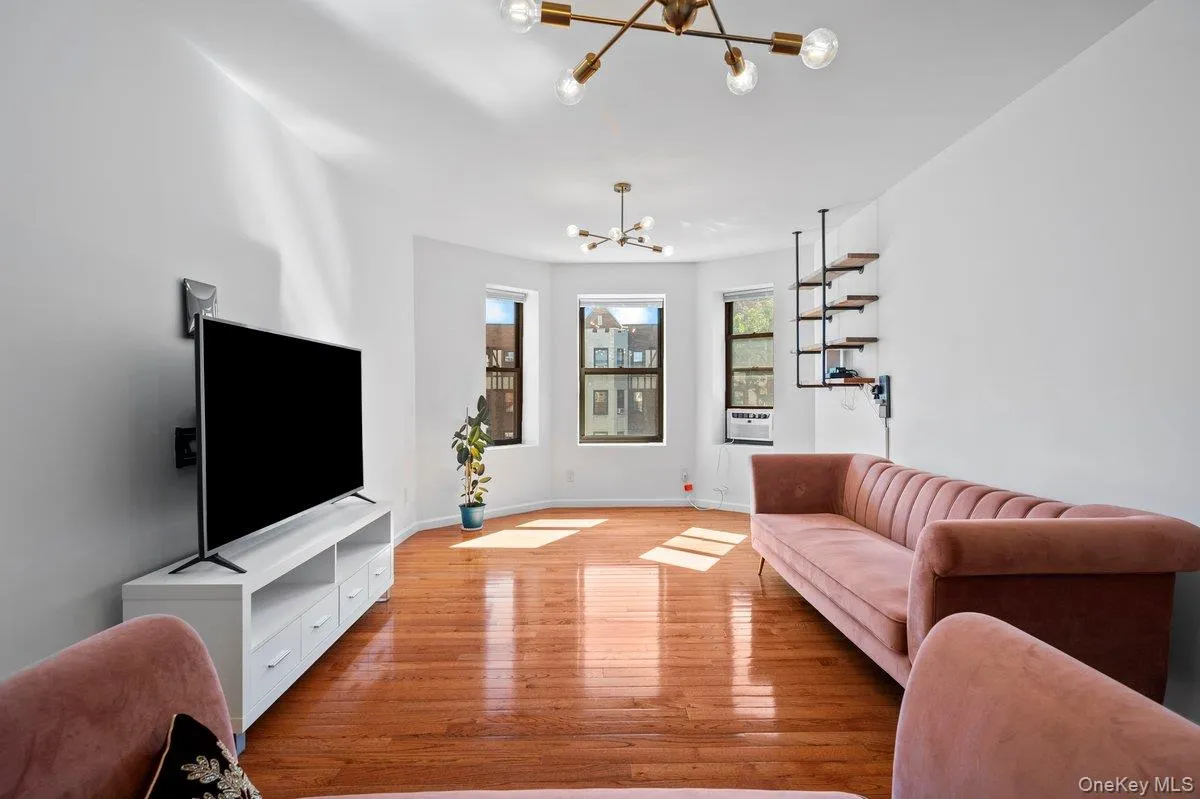 756 Brady Avenue, New York, NY, 2 Bedrooms Bedrooms, 4 Rooms Rooms,1 BathroomBathrooms,Residential,For Rent,Brady,0,1027515 756 Brady Avenue, New York, NY, 2 Bedrooms Bedrooms, 4 Rooms Rooms,1 BathroomBathrooms,Residential,For Rent,Brady,0,1027515