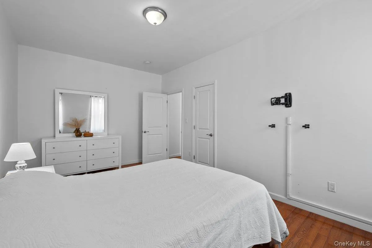 756 Brady Avenue, New York, NY, 2 Bedrooms Bedrooms, 4 Rooms Rooms,1 BathroomBathrooms,Residential,For Rent,Brady,0,1027515 756 Brady Avenue, New York, NY, 2 Bedrooms Bedrooms, 4 Rooms Rooms,1 BathroomBathrooms,Residential,For Rent,Brady,0,1027515