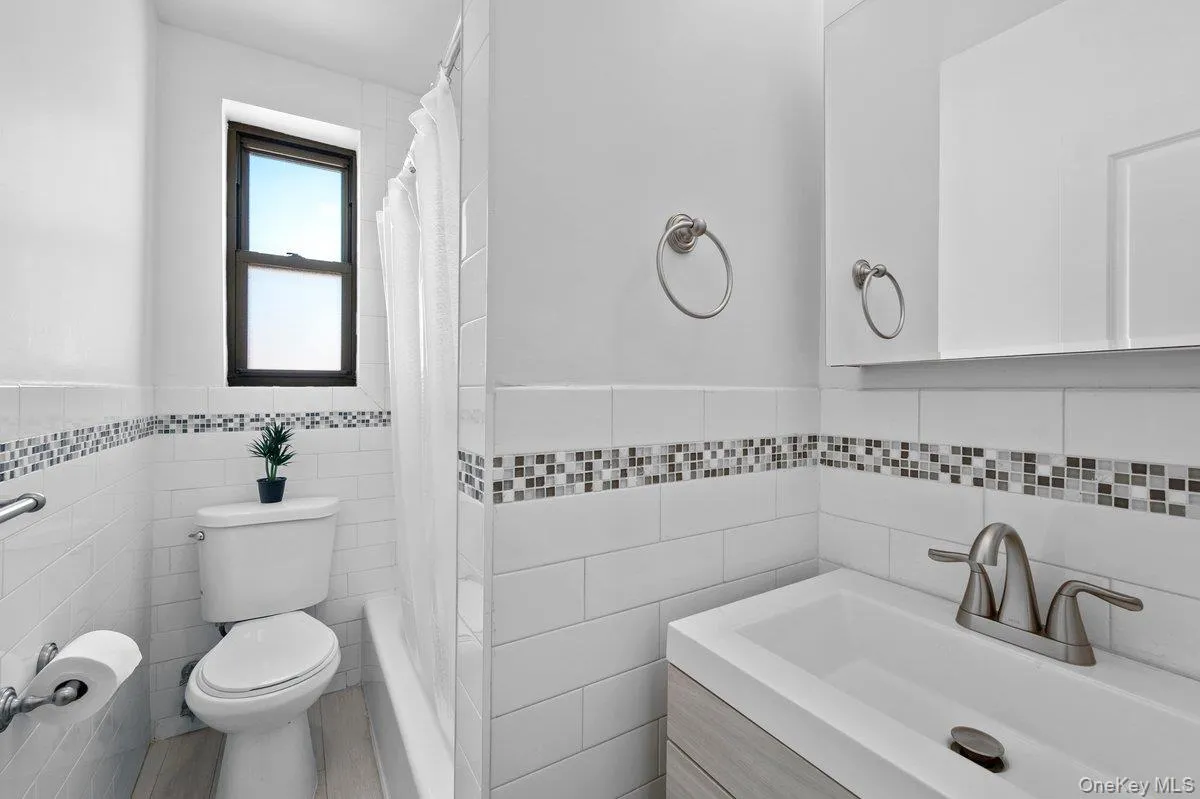 756 Brady Avenue, New York, NY, 2 Bedrooms Bedrooms, 4 Rooms Rooms,1 BathroomBathrooms,Residential,For Rent,Brady,0,1027515 756 Brady Avenue, New York, NY, 2 Bedrooms Bedrooms, 4 Rooms Rooms,1 BathroomBathrooms,Residential,For Rent,Brady,0,1027515