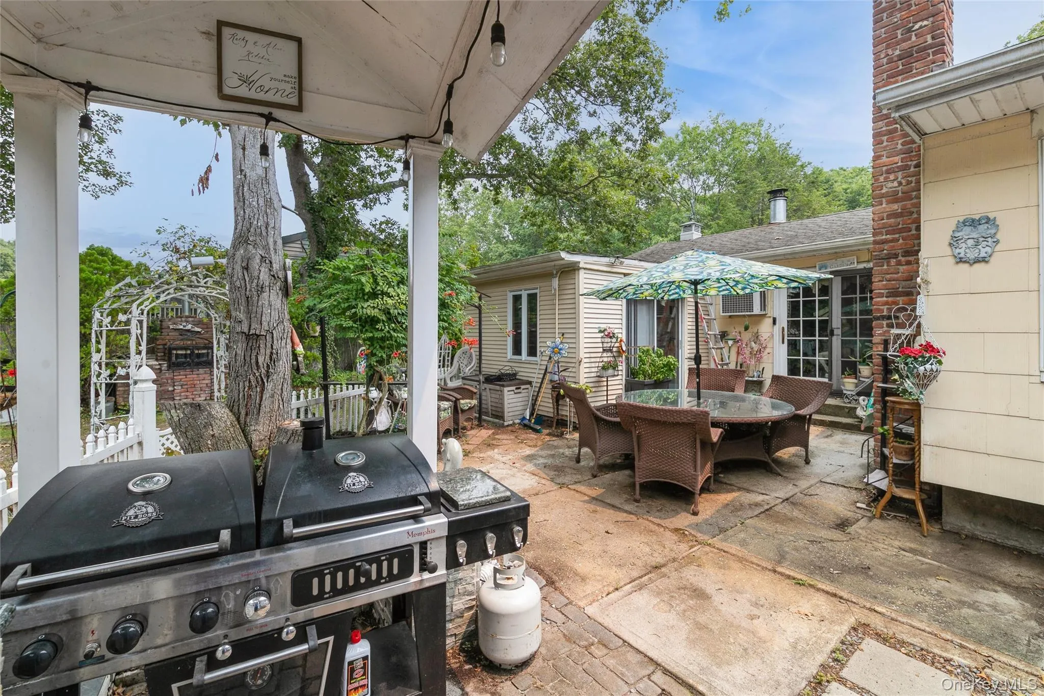 18 Linden Avenue, Smithtown, NY, 4 Bedrooms Bedrooms, 10 Rooms Rooms,3 BathroomsBathrooms,Residential,For Rent,Linden,0,1027526 18 Linden Avenue, Smithtown, NY, 4 Bedrooms Bedrooms, 10 Rooms Rooms,3 BathroomsBathrooms,Residential,For Rent,Linden,0,1027526