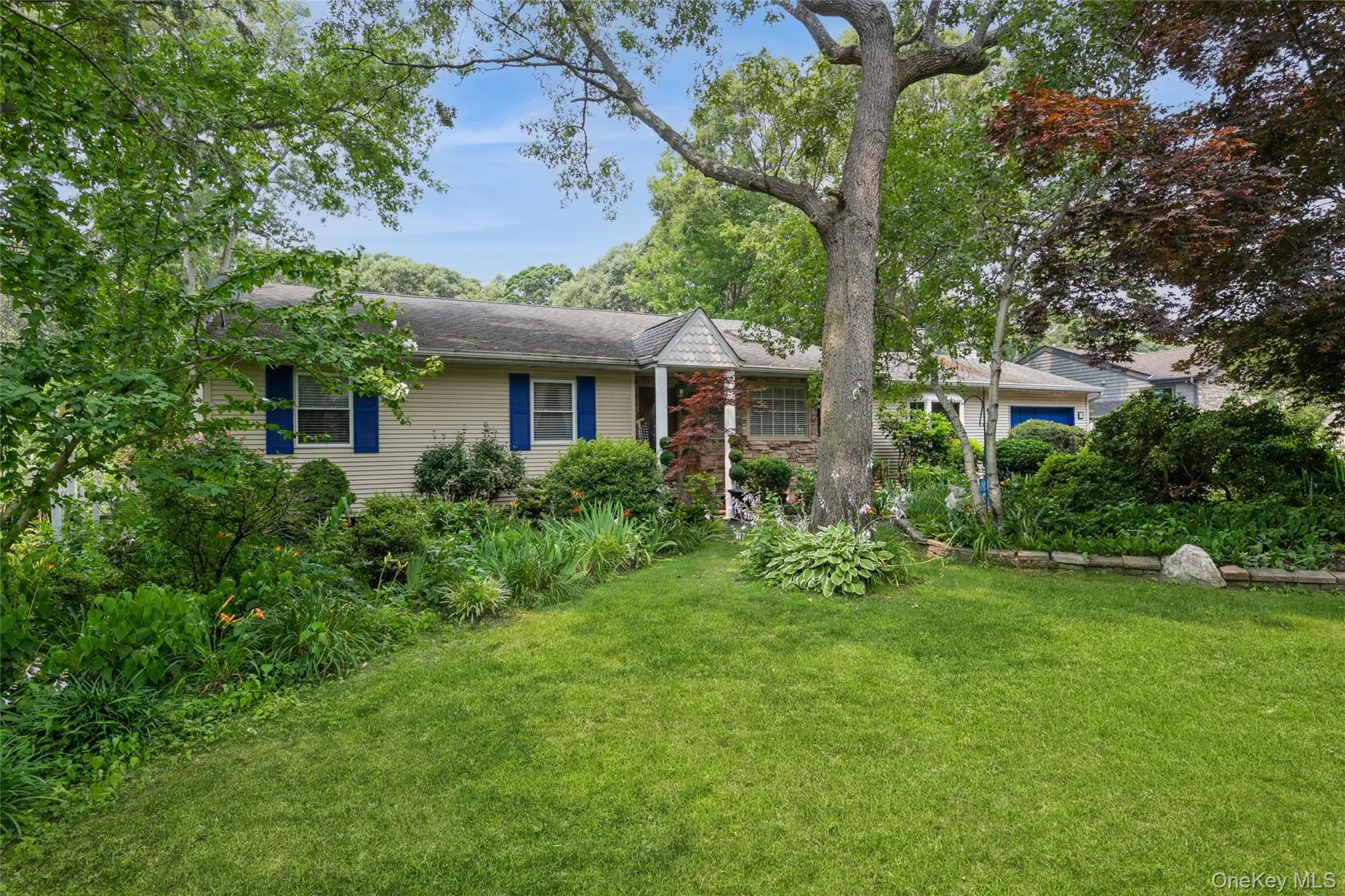 18 Linden Avenue, Smithtown, NY, 4 Bedrooms Bedrooms, 10 Rooms Rooms,3 BathroomsBathrooms,Residential,For Rent,Linden,0,1027526 18 Linden Avenue, Smithtown, NY, 4 Bedrooms Bedrooms, 10 Rooms Rooms,3 BathroomsBathrooms,Residential,For Rent,Linden,0,1027526