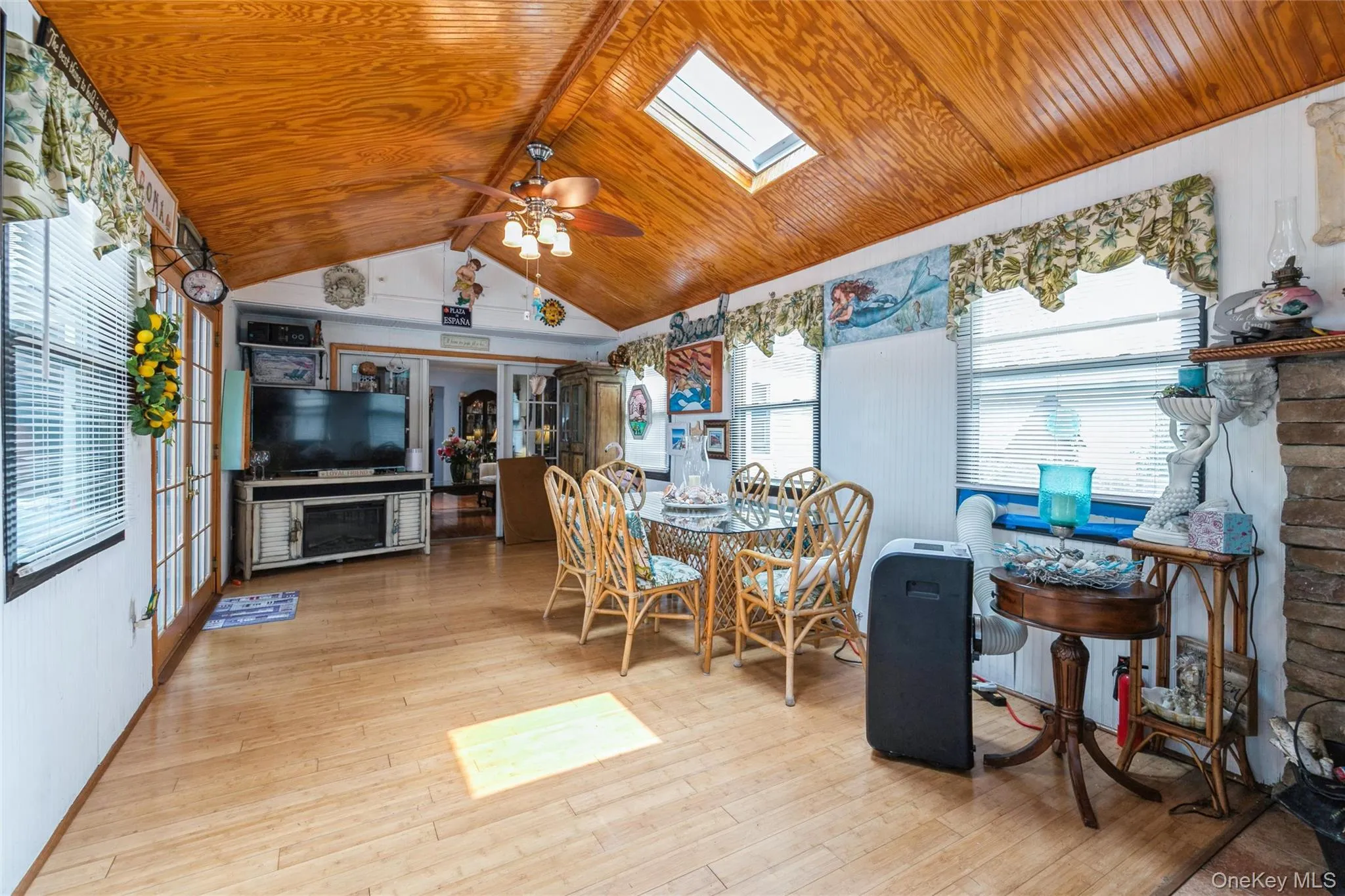 18 Linden Avenue, Smithtown, NY, 4 Bedrooms Bedrooms, 10 Rooms Rooms,3 BathroomsBathrooms,Residential,For Rent,Linden,0,1027526 18 Linden Avenue, Smithtown, NY, 4 Bedrooms Bedrooms, 10 Rooms Rooms,3 BathroomsBathrooms,Residential,For Rent,Linden,0,1027526