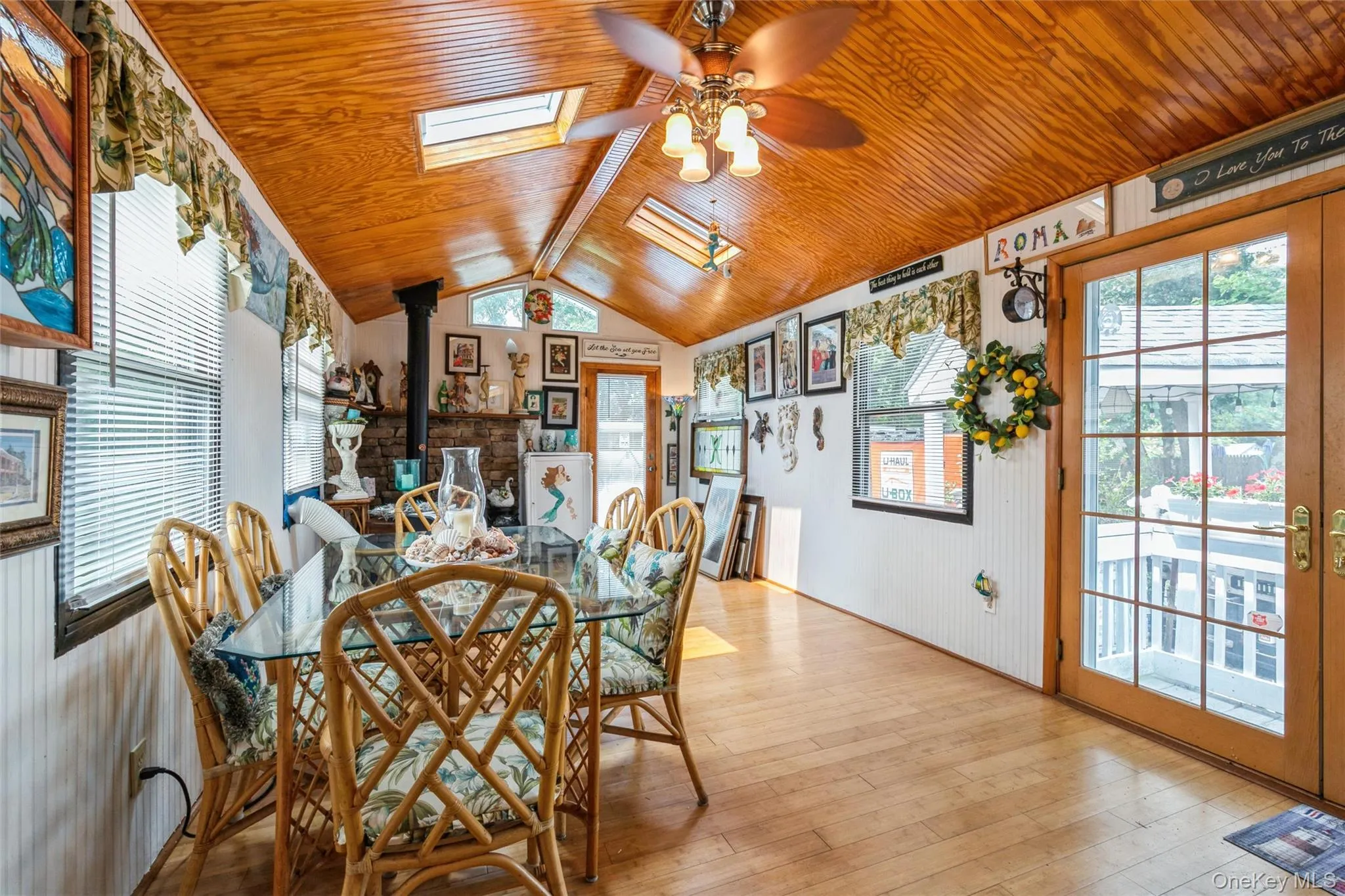 18 Linden Avenue, Smithtown, NY, 4 Bedrooms Bedrooms, 10 Rooms Rooms,3 BathroomsBathrooms,Residential,For Rent,Linden,0,1027526 18 Linden Avenue, Smithtown, NY, 4 Bedrooms Bedrooms, 10 Rooms Rooms,3 BathroomsBathrooms,Residential,For Rent,Linden,0,1027526