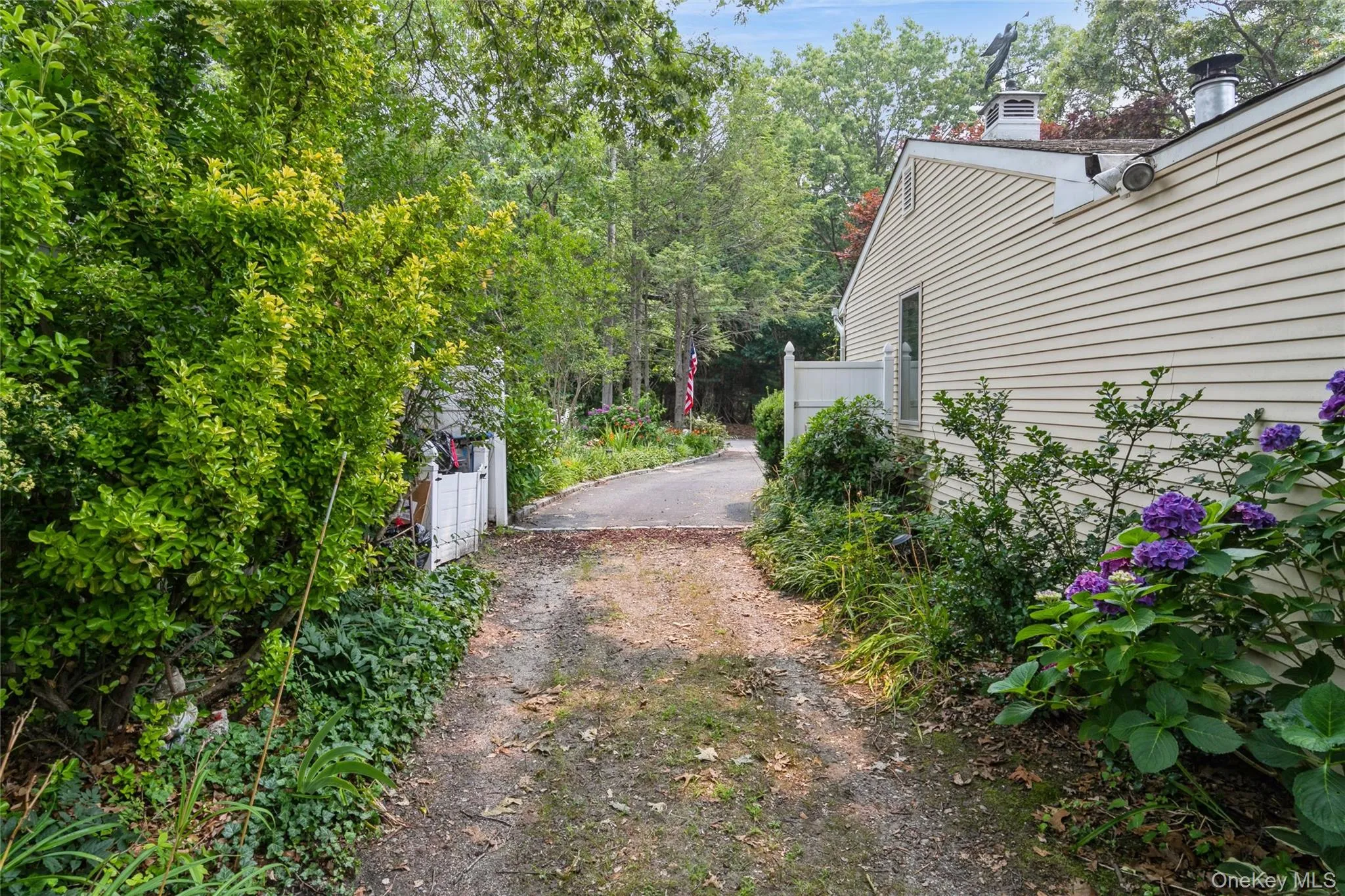 18 Linden Avenue, Smithtown, NY, 4 Bedrooms Bedrooms, 10 Rooms Rooms,3 BathroomsBathrooms,Residential,For Rent,Linden,0,1027526 18 Linden Avenue, Smithtown, NY, 4 Bedrooms Bedrooms, 10 Rooms Rooms,3 BathroomsBathrooms,Residential,For Rent,Linden,0,1027526