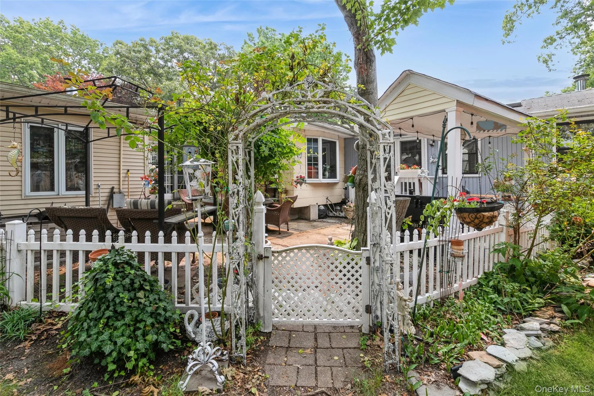 18 Linden Avenue, Smithtown, NY, 4 Bedrooms Bedrooms, 10 Rooms Rooms,3 BathroomsBathrooms,Residential,For Rent,Linden,0,1027526 18 Linden Avenue, Smithtown, NY, 4 Bedrooms Bedrooms, 10 Rooms Rooms,3 BathroomsBathrooms,Residential,For Rent,Linden,0,1027526