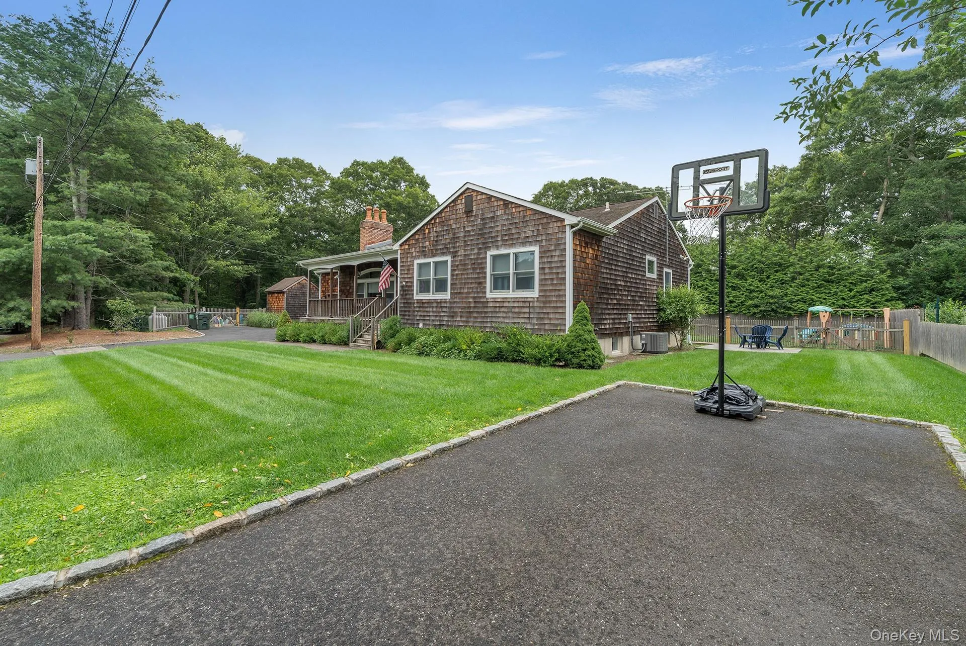 10 7th Street, East Hampton, NY, 3 Bedrooms Bedrooms, 6 Rooms Rooms,2 BathroomsBathrooms,Residential,For Rent,7th,0,1027527 10 7th Street, East Hampton, NY, 3 Bedrooms Bedrooms, 6 Rooms Rooms,2 BathroomsBathrooms,Residential,For Rent,7th,0,1027527