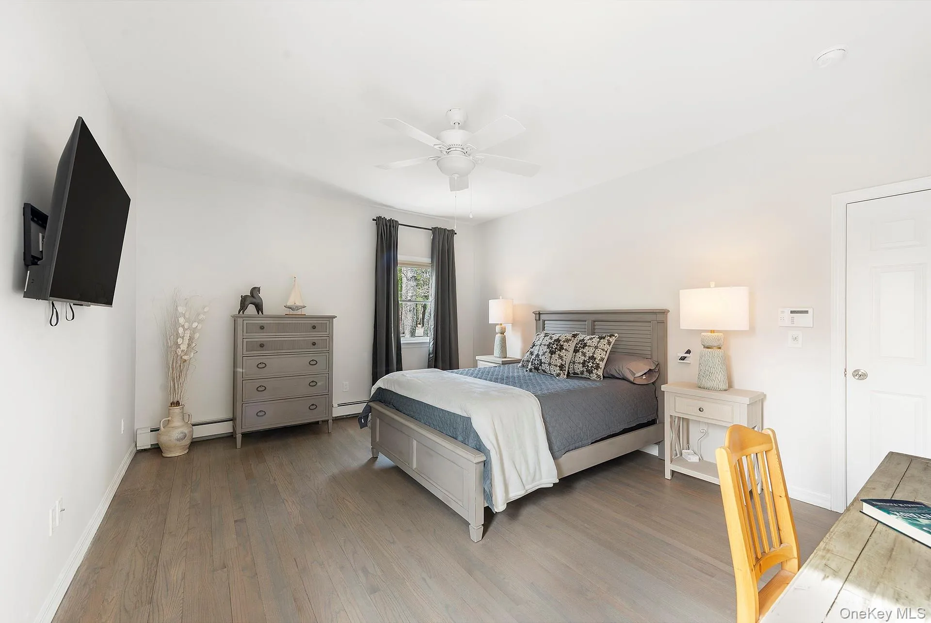 10 7th Street, East Hampton, NY, 3 Bedrooms Bedrooms, 6 Rooms Rooms,2 BathroomsBathrooms,Residential,For Rent,7th,0,1027527 10 7th Street, East Hampton, NY, 3 Bedrooms Bedrooms, 6 Rooms Rooms,2 BathroomsBathrooms,Residential,For Rent,7th,0,1027527