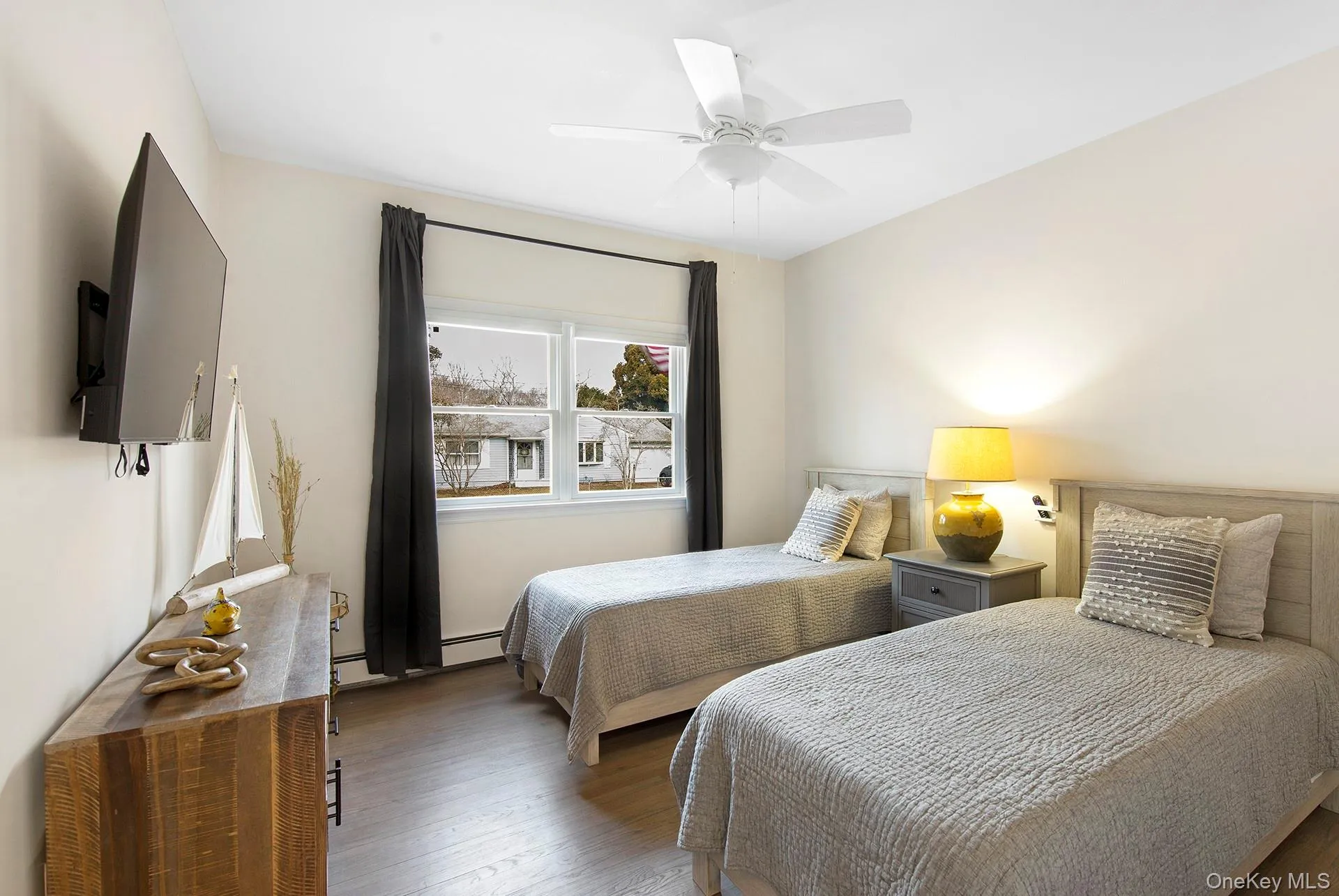 10 7th Street, East Hampton, NY, 3 Bedrooms Bedrooms, 6 Rooms Rooms,2 BathroomsBathrooms,Residential,For Rent,7th,0,1027527 10 7th Street, East Hampton, NY, 3 Bedrooms Bedrooms, 6 Rooms Rooms,2 BathroomsBathrooms,Residential,For Rent,7th,0,1027527