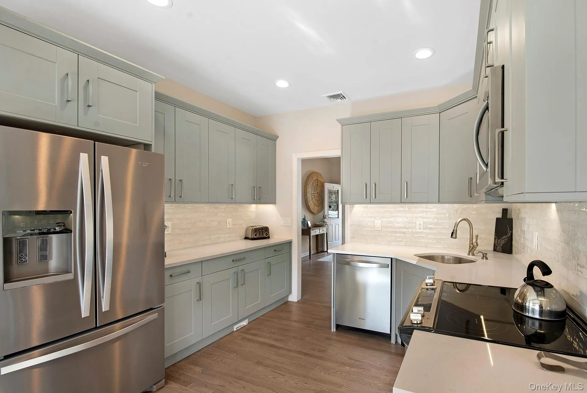 10 7th Street, East Hampton, NY, 3 Bedrooms Bedrooms, 6 Rooms Rooms,2 BathroomsBathrooms,Residential,For Rent,7th,0,1027527 10 7th Street, East Hampton, NY, 3 Bedrooms Bedrooms, 6 Rooms Rooms,2 BathroomsBathrooms,Residential,For Rent,7th,0,1027527