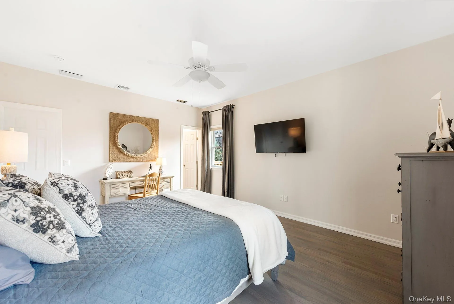 10 7th Street, East Hampton, NY, 3 Bedrooms Bedrooms, 6 Rooms Rooms,2 BathroomsBathrooms,Residential,For Rent,7th,0,1027527 10 7th Street, East Hampton, NY, 3 Bedrooms Bedrooms, 6 Rooms Rooms,2 BathroomsBathrooms,Residential,For Rent,7th,0,1027527