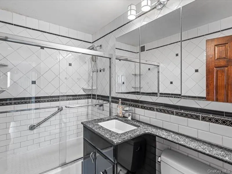 18-15 215th Street, New York, NY, 2 Bedrooms Bedrooms, 6 Rooms Rooms,2 BathroomsBathrooms,Residential,For Rent,215th,0,1027529 18-15 215th Street, New York, NY, 2 Bedrooms Bedrooms, 6 Rooms Rooms,2 BathroomsBathrooms,Residential,For Rent,215th,0,1027529
