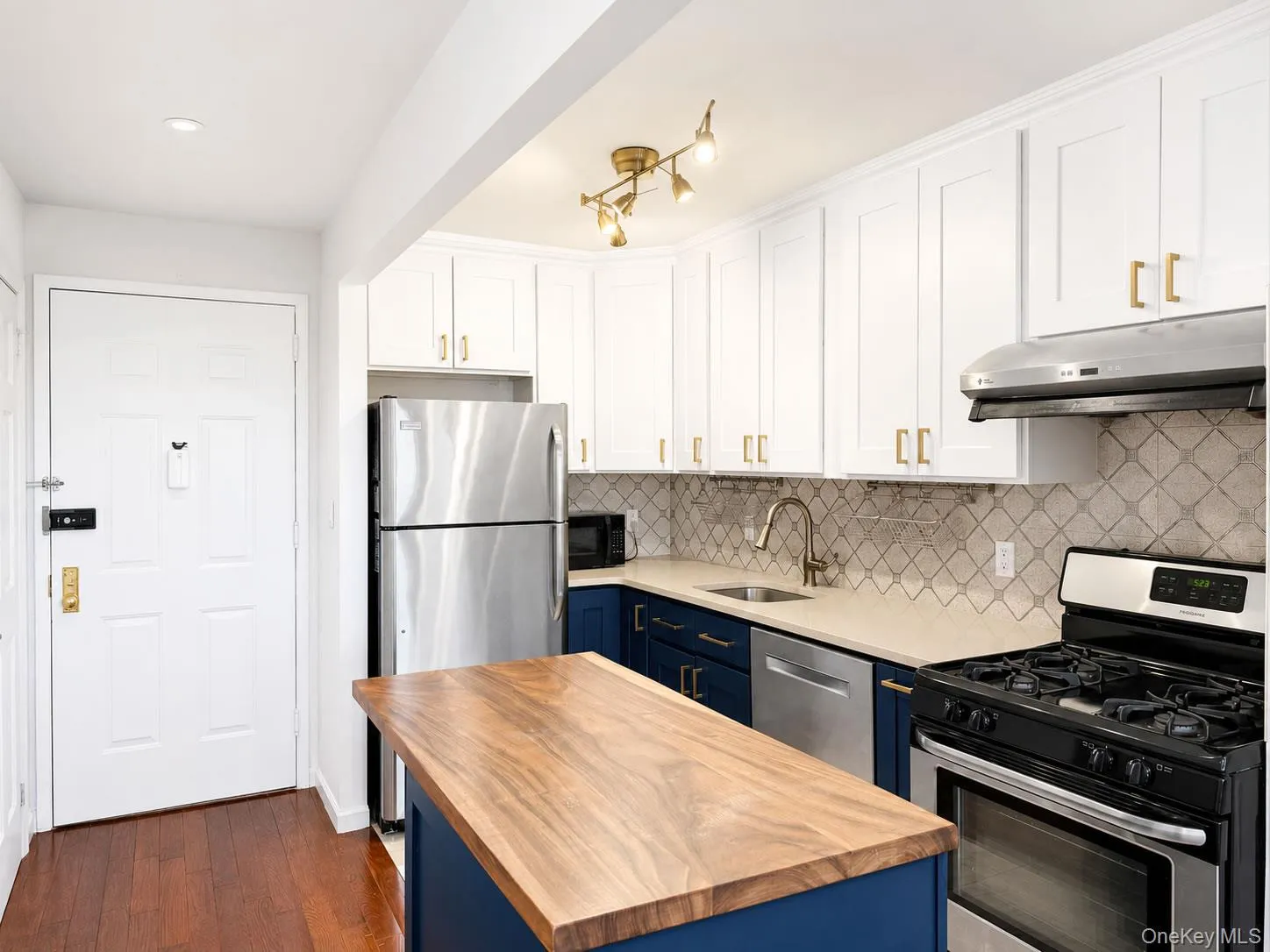 3749 81st Street, New York, NY, 2 Bedrooms Bedrooms, 6 Rooms Rooms,2 BathroomsBathrooms,Residential,For Rent,81st,0,1027532 3749 81st Street, New York, NY, 2 Bedrooms Bedrooms, 6 Rooms Rooms,2 BathroomsBathrooms,Residential,For Rent,81st,0,1027532