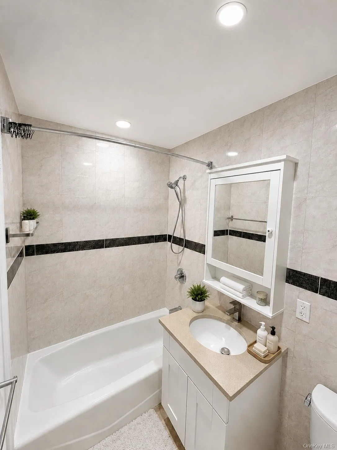 3749 81st Street, New York, NY, 2 Bedrooms Bedrooms, 6 Rooms Rooms,2 BathroomsBathrooms,Residential,For Rent,81st,0,1027532 3749 81st Street, New York, NY, 2 Bedrooms Bedrooms, 6 Rooms Rooms,2 BathroomsBathrooms,Residential,For Rent,81st,0,1027532