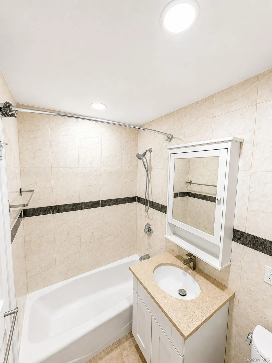3749 81st Street, New York, NY, 2 Bedrooms Bedrooms, 6 Rooms Rooms,2 BathroomsBathrooms,Residential,For Rent,81st,0,1027532 3749 81st Street, New York, NY, 2 Bedrooms Bedrooms, 6 Rooms Rooms,2 BathroomsBathrooms,Residential,For Rent,81st,0,1027532