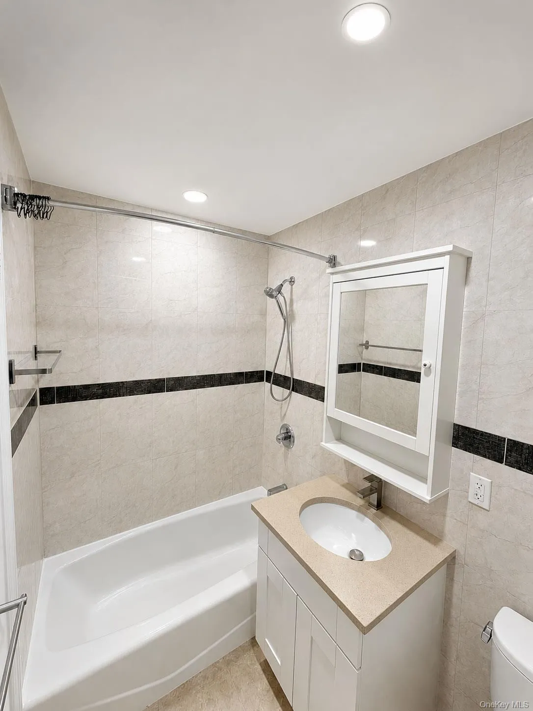 3749 81st Street, New York, NY, 2 Bedrooms Bedrooms, 6 Rooms Rooms,2 BathroomsBathrooms,Residential,For Rent,81st,0,1027532 3749 81st Street, New York, NY, 2 Bedrooms Bedrooms, 6 Rooms Rooms,2 BathroomsBathrooms,Residential,For Rent,81st,0,1027532