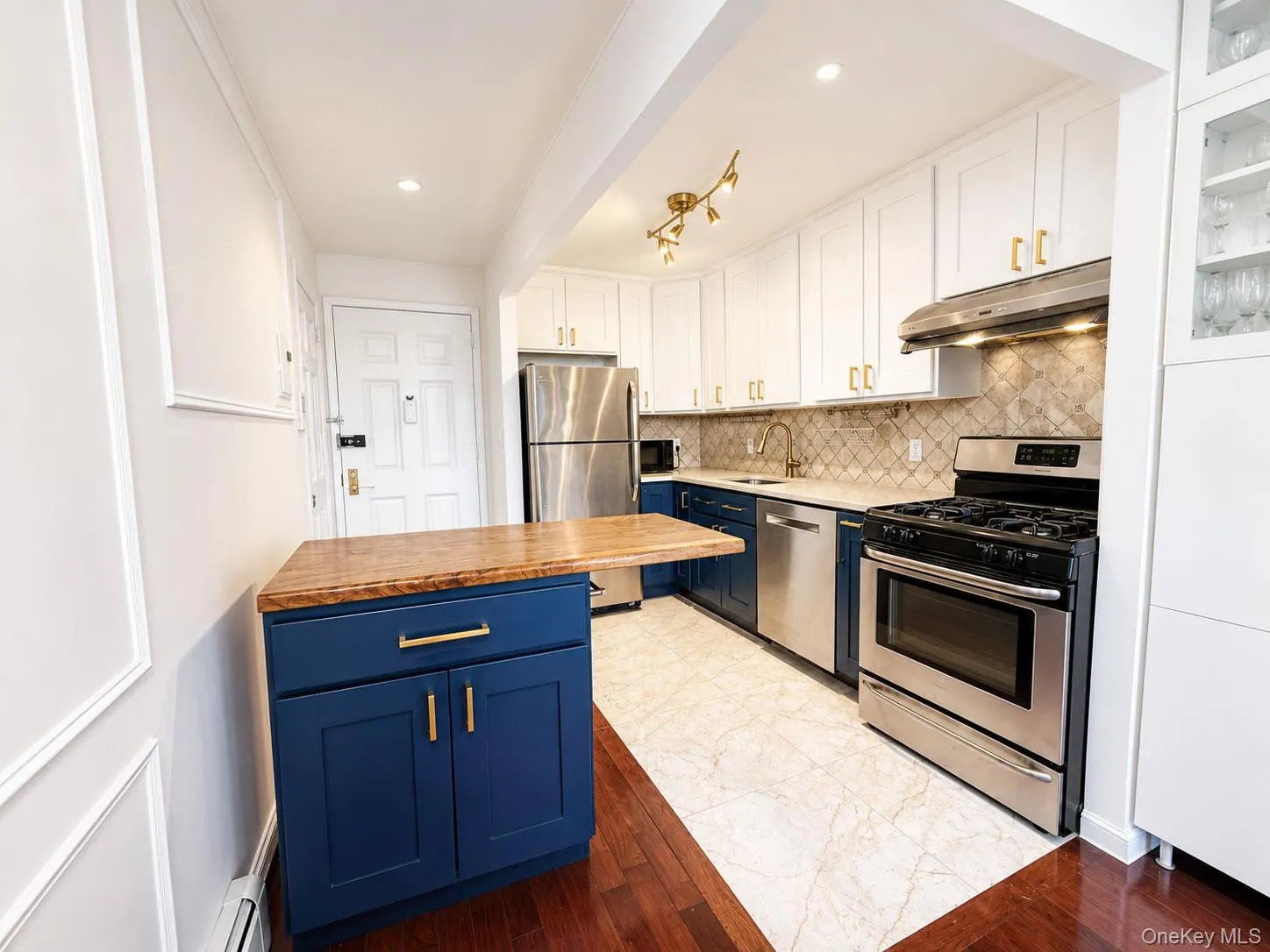 3749 81st Street, New York, NY, 2 Bedrooms Bedrooms, 6 Rooms Rooms,2 BathroomsBathrooms,Residential,For Rent,81st,0,1027532 3749 81st Street, New York, NY, 2 Bedrooms Bedrooms, 6 Rooms Rooms,2 BathroomsBathrooms,Residential,For Rent,81st,0,1027532