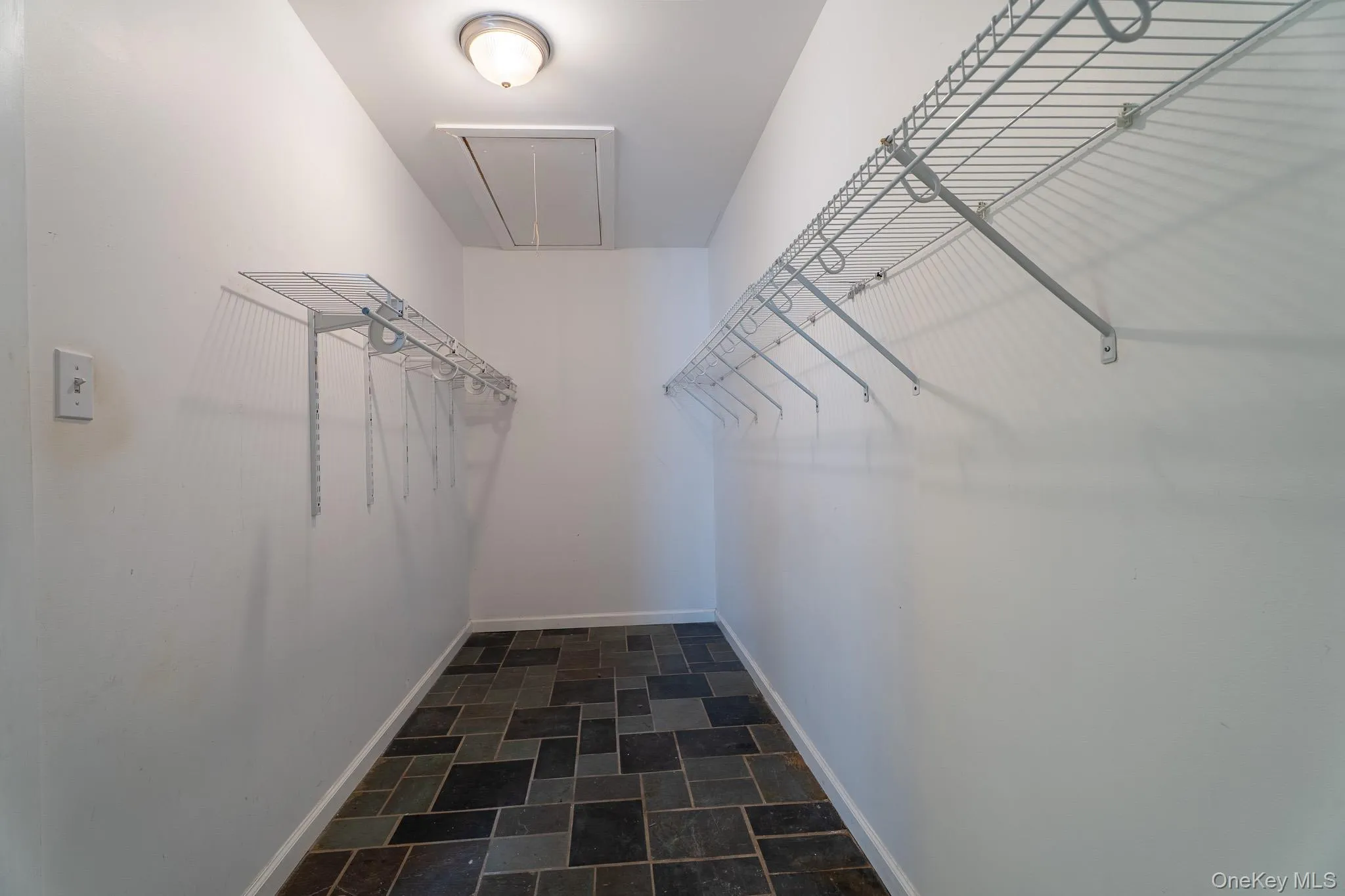 Walk-In Closet Walk-In Closet