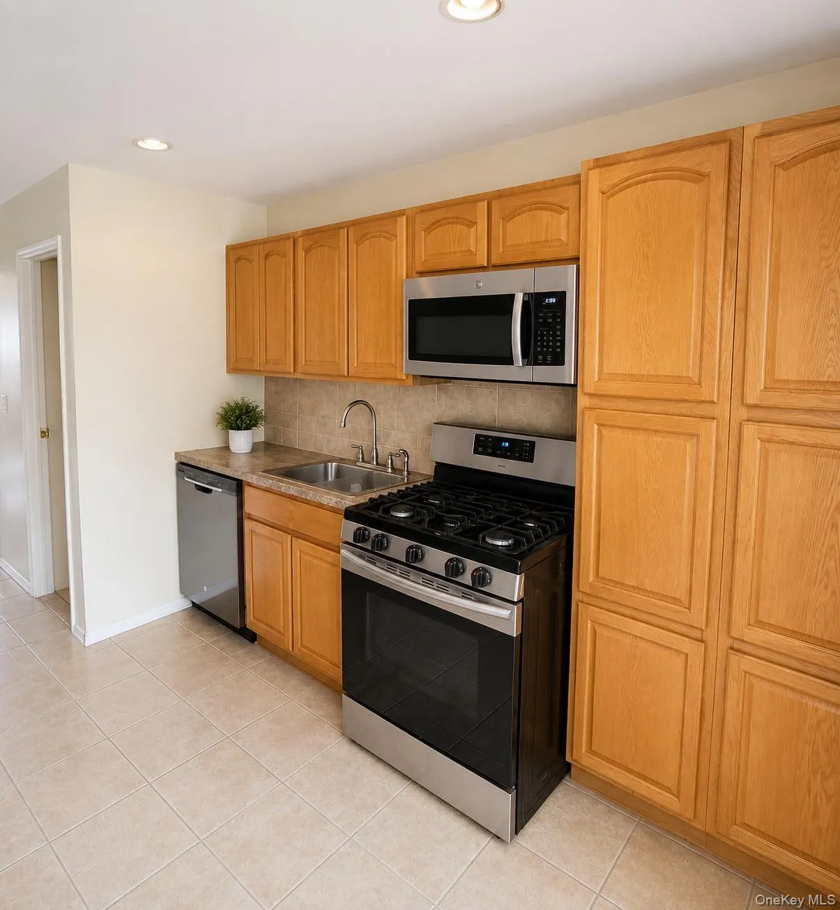 107 Morningside Avenue, Yonkers, NY, 3 Bedrooms Bedrooms, 6 Rooms Rooms,1 BathroomBathrooms,Residential,For Rent,Morningside,0,1027538 107 Morningside Avenue, Yonkers, NY, 3 Bedrooms Bedrooms, 6 Rooms Rooms,1 BathroomBathrooms,Residential,For Rent,Morningside,0,1027538