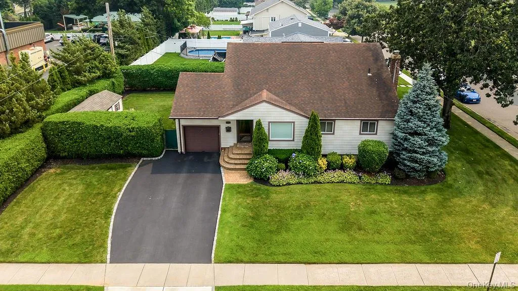 135 Southern Parkway, Oyster Bay, NY, 3 Bedrooms Bedrooms, 7 Rooms Rooms,2 BathroomsBathrooms,Residential,For Rent,Southern,0,1027539 135 Southern Parkway, Oyster Bay, NY, 3 Bedrooms Bedrooms, 7 Rooms Rooms,2 BathroomsBathrooms,Residential,For Rent,Southern,0,1027539