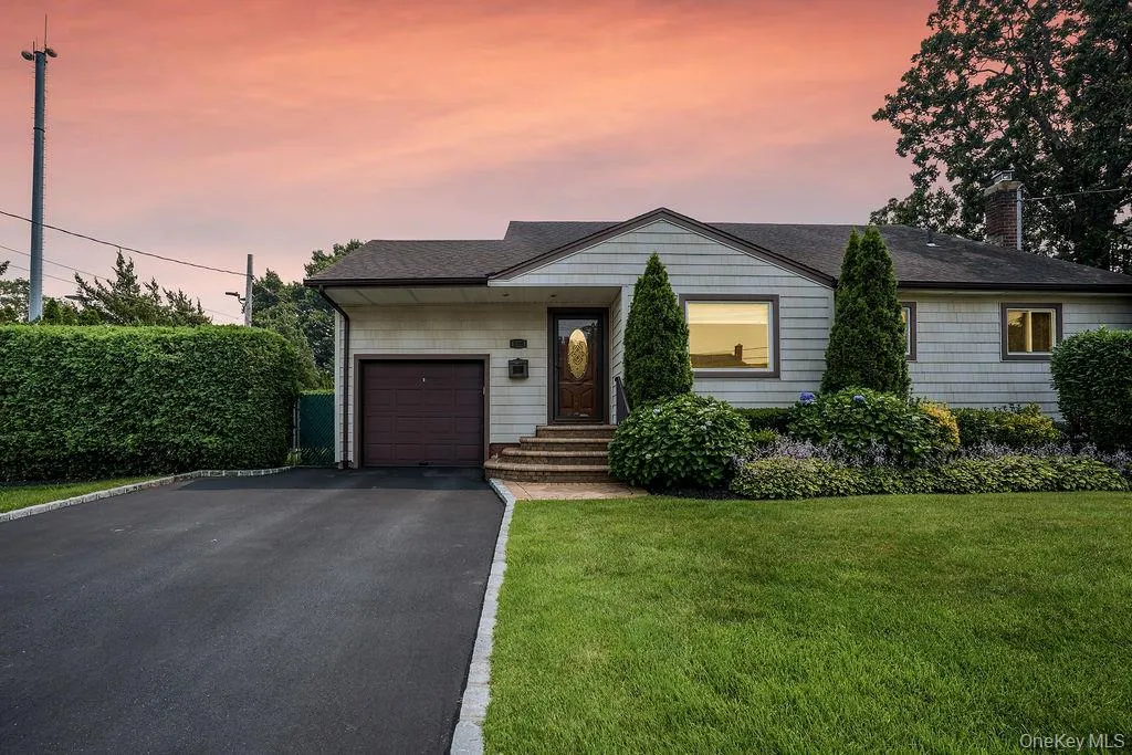 135 Southern Parkway, Oyster Bay, NY, 3 Bedrooms Bedrooms, 7 Rooms Rooms,2 BathroomsBathrooms,Residential,For Rent,Southern,0,1027539 135 Southern Parkway, Oyster Bay, NY, 3 Bedrooms Bedrooms, 7 Rooms Rooms,2 BathroomsBathrooms,Residential,For Rent,Southern,0,1027539