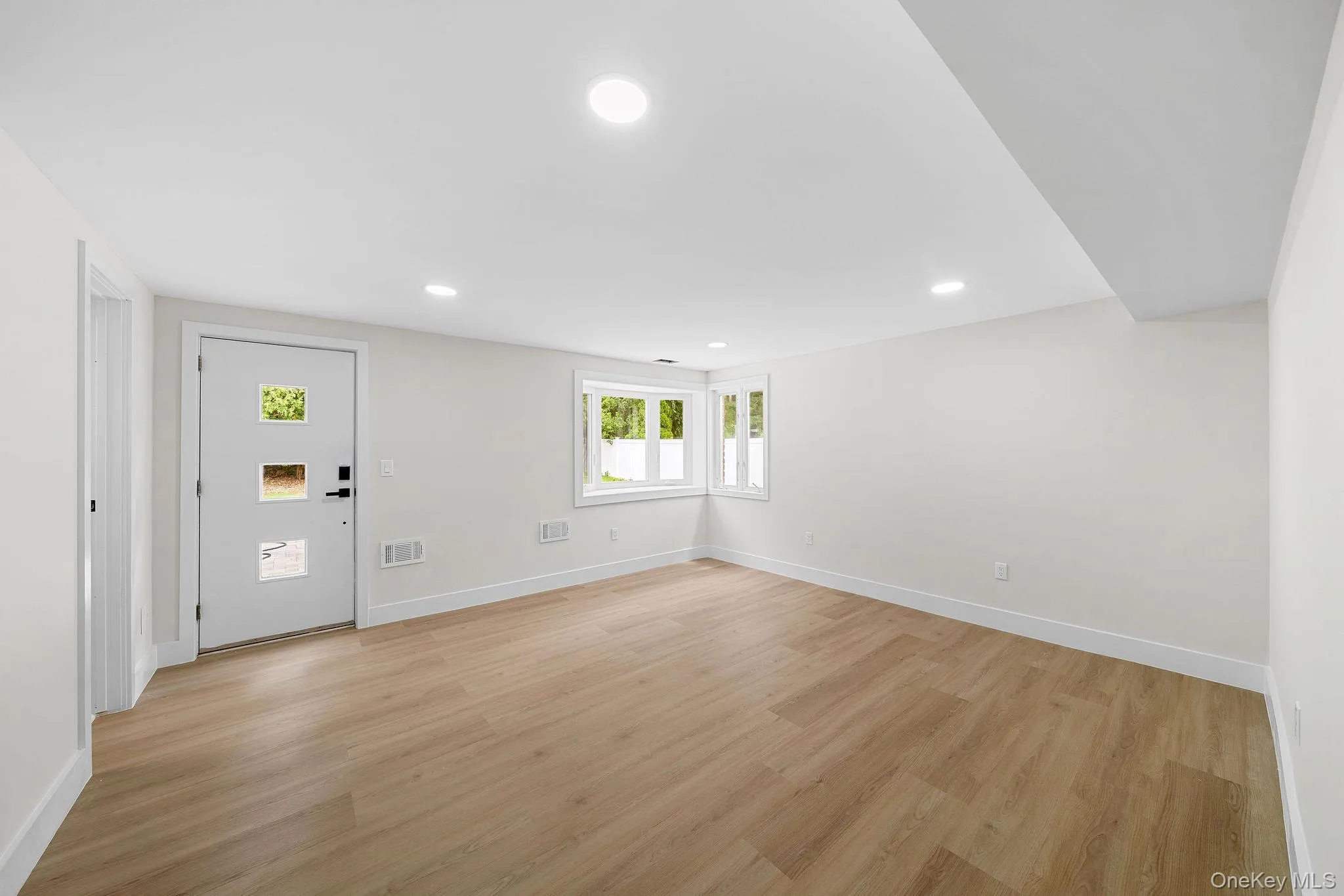 12 Warren Lane, Oyster Bay, NY, 4 Bedrooms Bedrooms, 10 Rooms Rooms,3 BathroomsBathrooms,Residential Lease,For Rent,Warren,0,1027541 12 Warren Lane, Oyster Bay, NY, 4 Bedrooms Bedrooms, 10 Rooms Rooms,3 BathroomsBathrooms,Residential Lease,For Rent,Warren,0,1027541