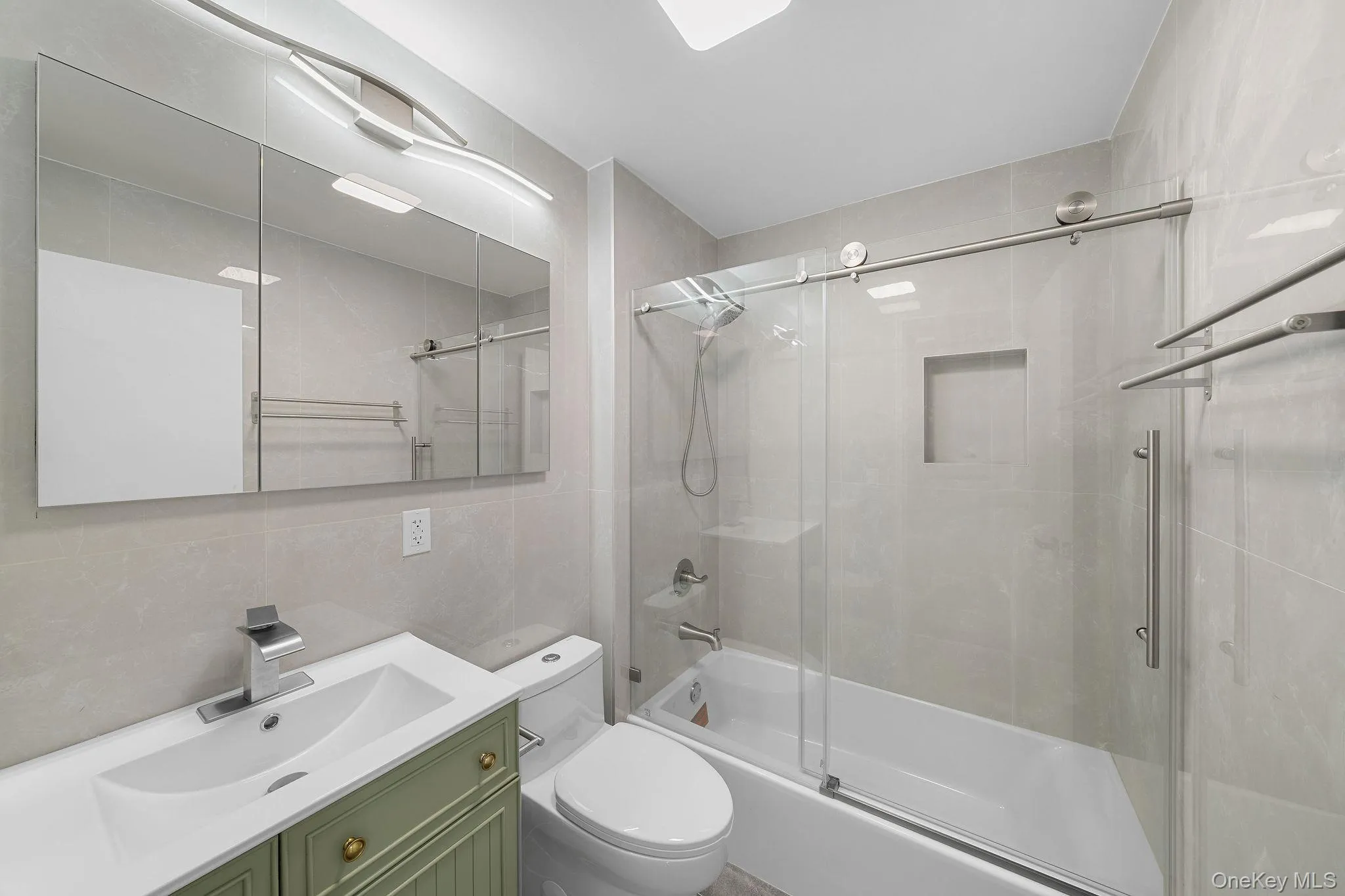 12 Warren Lane, Oyster Bay, NY, 4 Bedrooms Bedrooms, 10 Rooms Rooms,3 BathroomsBathrooms,Residential Lease,For Rent,Warren,0,1027541 12 Warren Lane, Oyster Bay, NY, 4 Bedrooms Bedrooms, 10 Rooms Rooms,3 BathroomsBathrooms,Residential Lease,For Rent,Warren,0,1027541