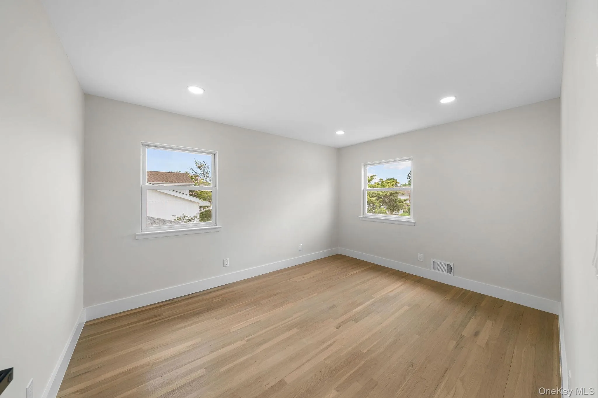 12 Warren Lane, Oyster Bay, NY, 4 Bedrooms Bedrooms, 10 Rooms Rooms,3 BathroomsBathrooms,Residential Lease,For Rent,Warren,0,1027541 12 Warren Lane, Oyster Bay, NY, 4 Bedrooms Bedrooms, 10 Rooms Rooms,3 BathroomsBathrooms,Residential Lease,For Rent,Warren,0,1027541