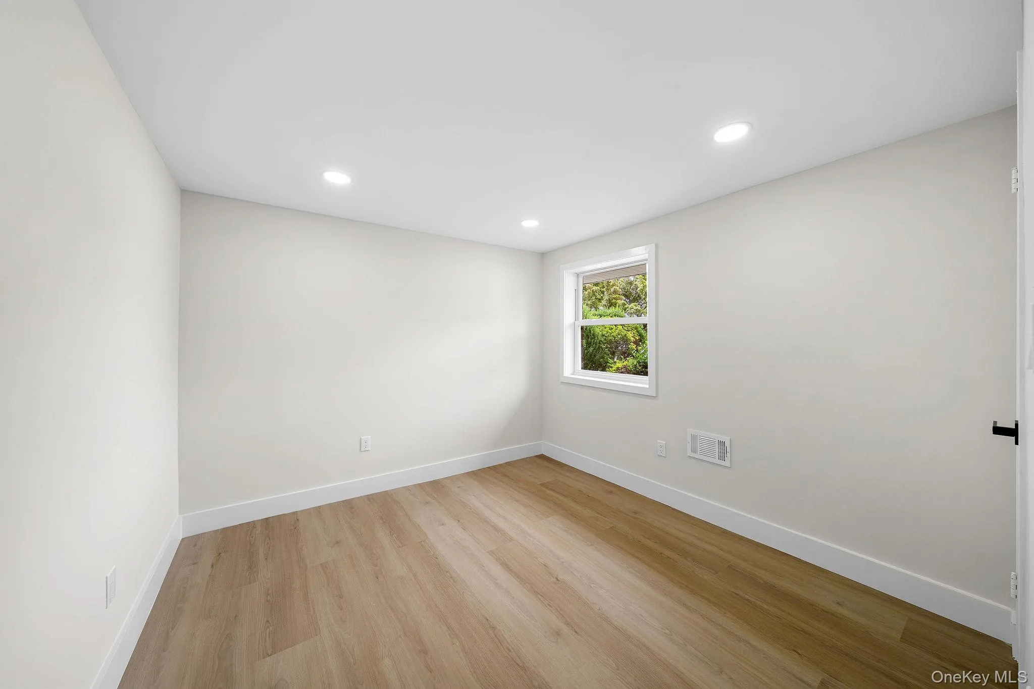 12 Warren Lane, Oyster Bay, NY, 4 Bedrooms Bedrooms, 10 Rooms Rooms,3 BathroomsBathrooms,Residential Lease,For Rent,Warren,0,1027541 12 Warren Lane, Oyster Bay, NY, 4 Bedrooms Bedrooms, 10 Rooms Rooms,3 BathroomsBathrooms,Residential Lease,For Rent,Warren,0,1027541