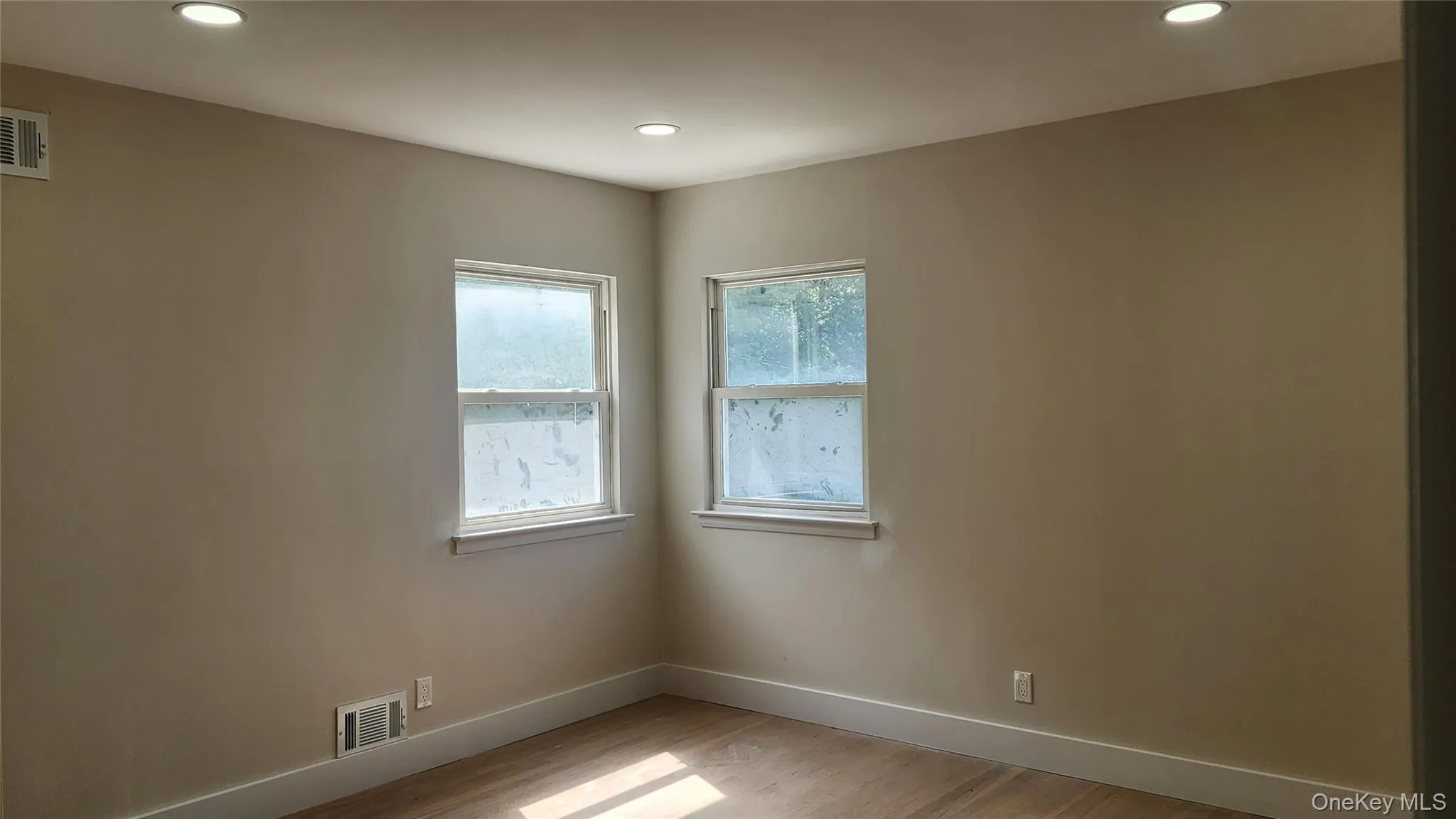 12 Warren Lane, Oyster Bay, NY, 4 Bedrooms Bedrooms, 10 Rooms Rooms,3 BathroomsBathrooms,Residential Lease,For Rent,Warren,0,1027541 12 Warren Lane, Oyster Bay, NY, 4 Bedrooms Bedrooms, 10 Rooms Rooms,3 BathroomsBathrooms,Residential Lease,For Rent,Warren,0,1027541