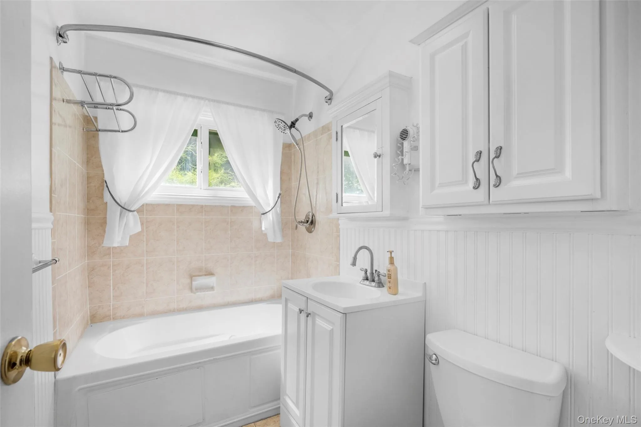 208 Woodhampton Drive, Greenburgh, NY, 4 Bedrooms Bedrooms, 8 Rooms Rooms,2 BathroomsBathrooms,Residential,For Rent,Woodhampton,0,1027547 208 Woodhampton Drive, Greenburgh, NY, 4 Bedrooms Bedrooms, 8 Rooms Rooms,2 BathroomsBathrooms,Residential,For Rent,Woodhampton,0,1027547
