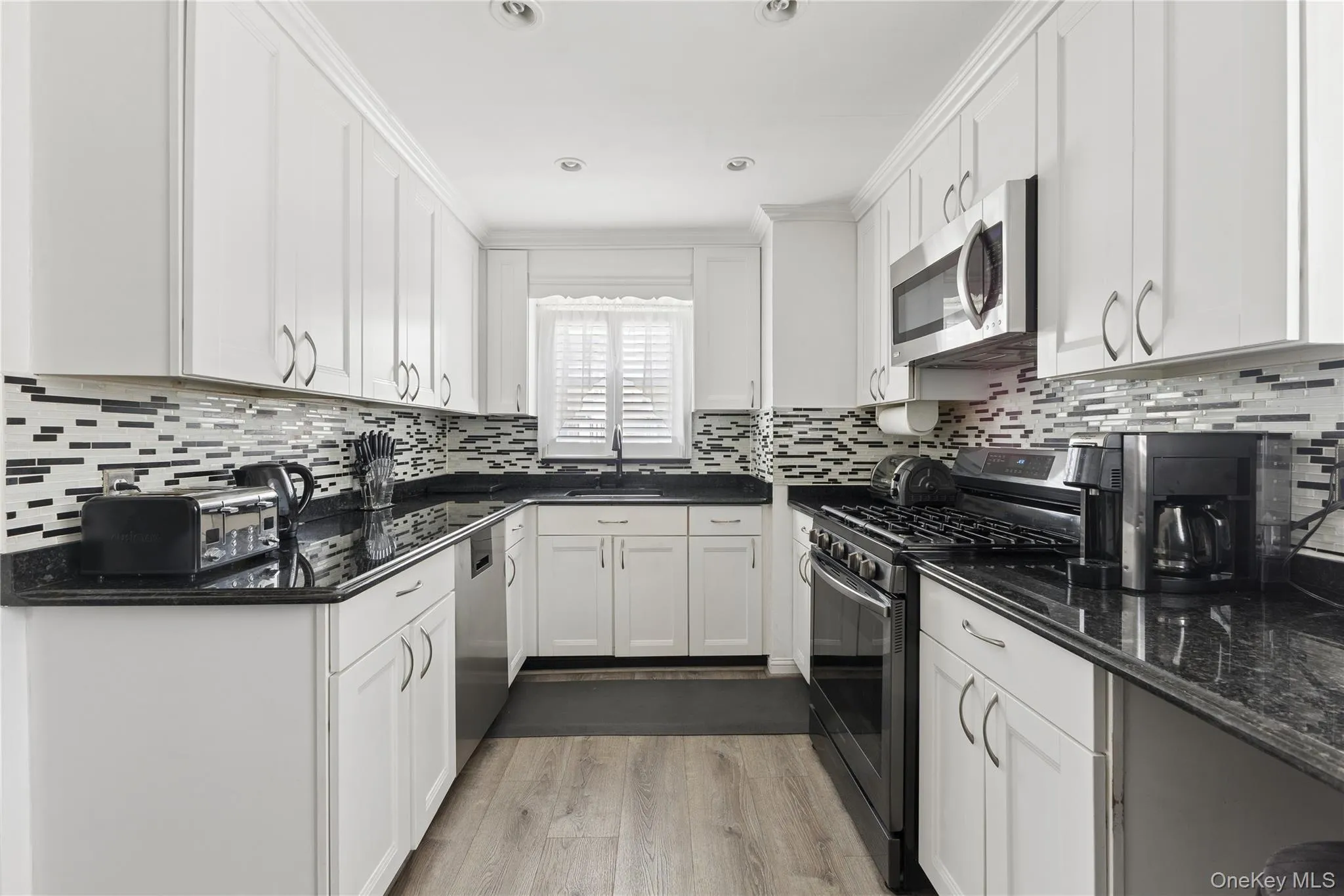 21932 130th Road, New York, NY, 3 Bedrooms Bedrooms, 9 Rooms Rooms,1 BathroomBathrooms,Residential,For Rent,130th,0,1027566 21932 130th Road, New York, NY, 3 Bedrooms Bedrooms, 9 Rooms Rooms,1 BathroomBathrooms,Residential,For Rent,130th,0,1027566
