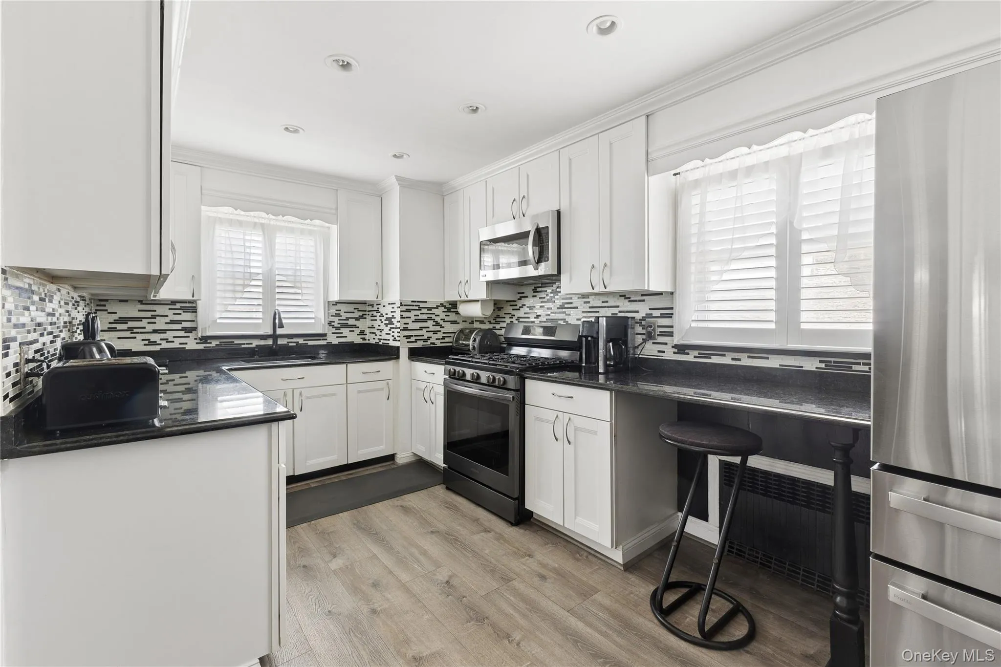21932 130th Road, New York, NY, 3 Bedrooms Bedrooms, 9 Rooms Rooms,1 BathroomBathrooms,Residential,For Rent,130th,0,1027566 21932 130th Road, New York, NY, 3 Bedrooms Bedrooms, 9 Rooms Rooms,1 BathroomBathrooms,Residential,For Rent,130th,0,1027566