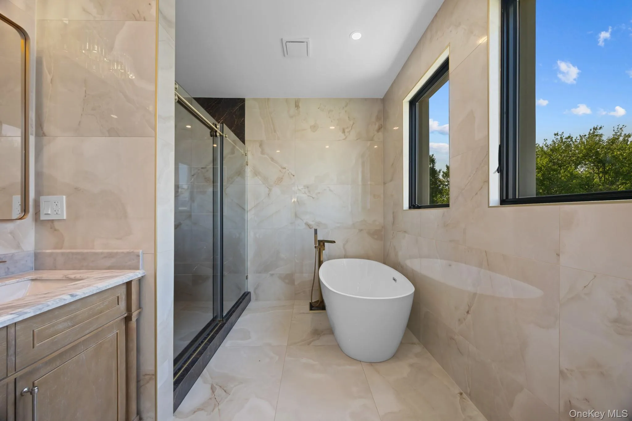 25903 81st Avenue, New York, NY, 6 Bedrooms Bedrooms, 18 Rooms Rooms,5 BathroomsBathrooms,Residential,For Rent,81st,0,1027577 25903 81st Avenue, New York, NY, 6 Bedrooms Bedrooms, 18 Rooms Rooms,5 BathroomsBathrooms,Residential,For Rent,81st,0,1027577