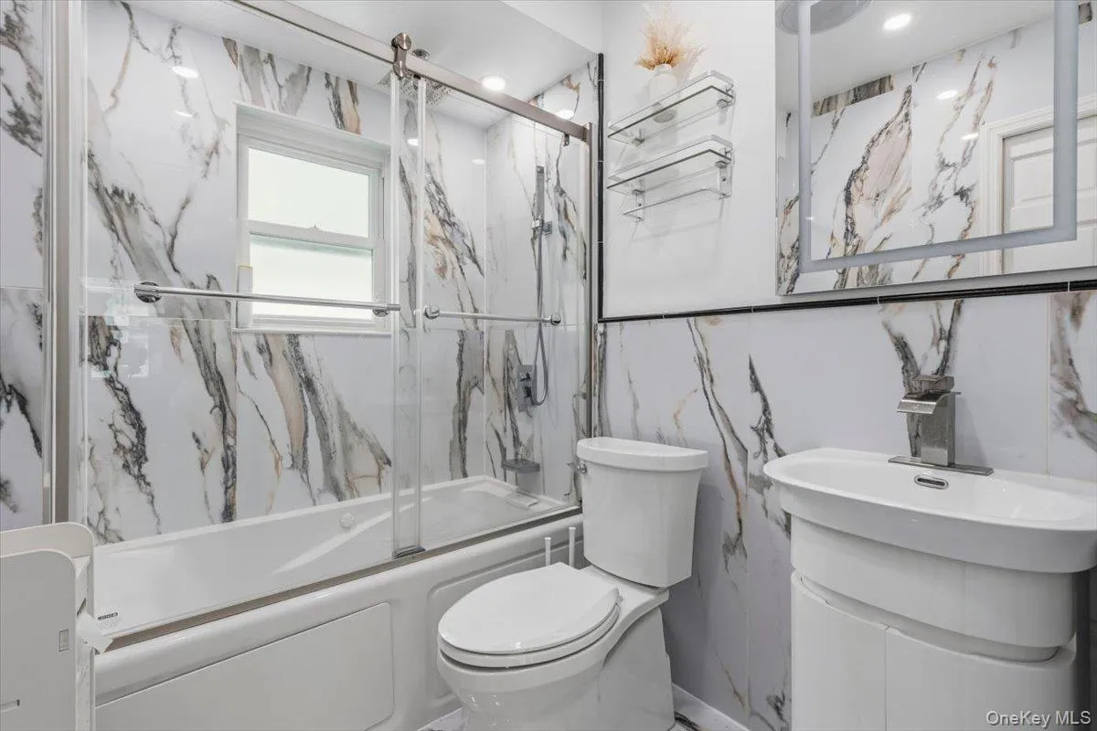 995 Kings Parkway, Hempstead, NY, 3 Bedrooms Bedrooms, 6 Rooms Rooms,2 BathroomsBathrooms,Residential,For Rent,Kings,0,1027579 995 Kings Parkway, Hempstead, NY, 3 Bedrooms Bedrooms, 6 Rooms Rooms,2 BathroomsBathrooms,Residential,For Rent,Kings,0,1027579