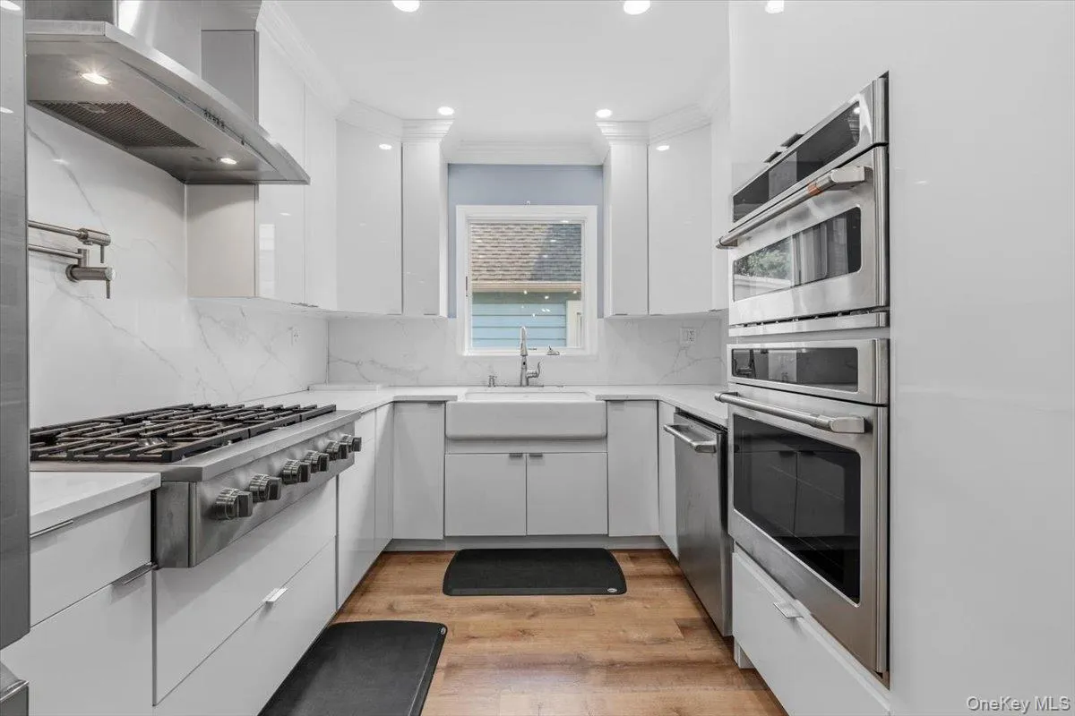 995 Kings Parkway, Hempstead, NY, 3 Bedrooms Bedrooms, 6 Rooms Rooms,2 BathroomsBathrooms,Residential,For Rent,Kings,0,1027579 995 Kings Parkway, Hempstead, NY, 3 Bedrooms Bedrooms, 6 Rooms Rooms,2 BathroomsBathrooms,Residential,For Rent,Kings,0,1027579
