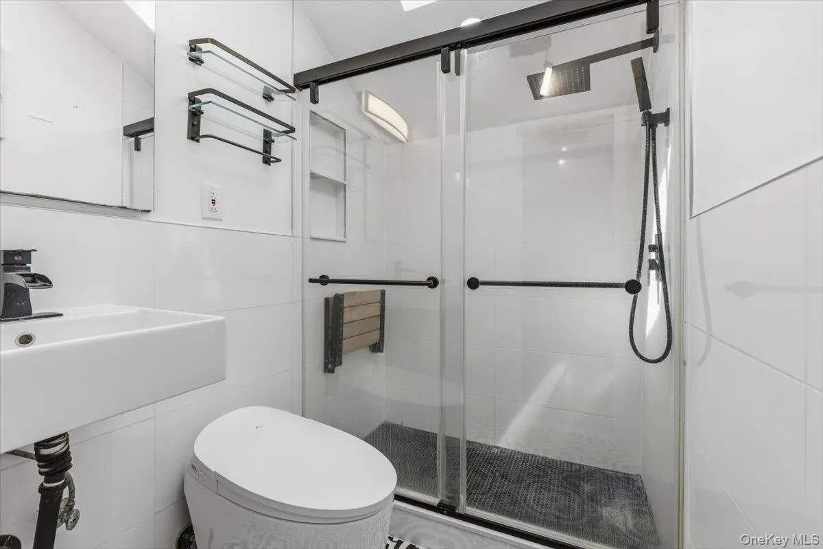 995 Kings Parkway, Hempstead, NY, 3 Bedrooms Bedrooms, 6 Rooms Rooms,2 BathroomsBathrooms,Residential,For Rent,Kings,0,1027579 995 Kings Parkway, Hempstead, NY, 3 Bedrooms Bedrooms, 6 Rooms Rooms,2 BathroomsBathrooms,Residential,For Rent,Kings,0,1027579